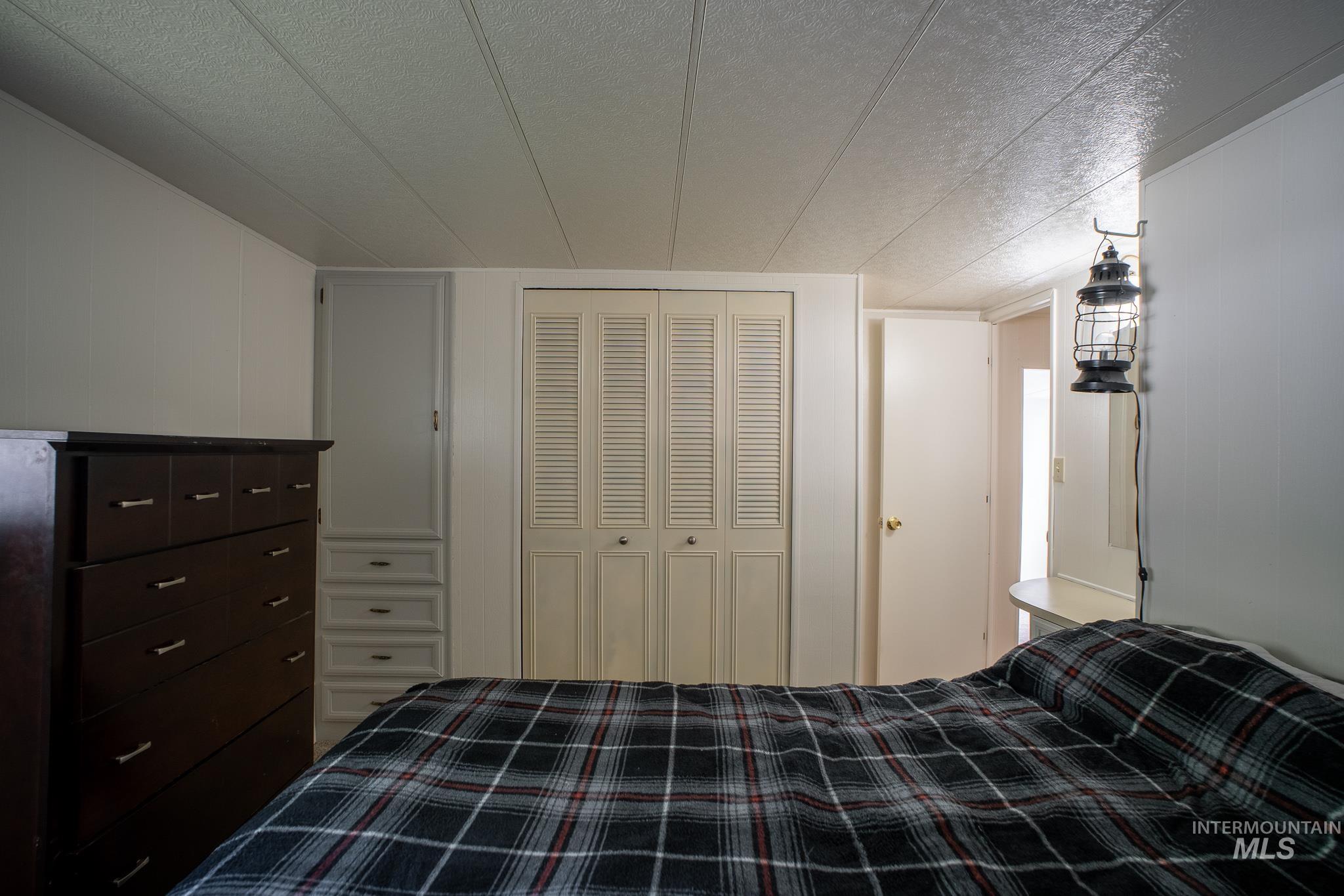 3037 N Kimball St Property Photo 17