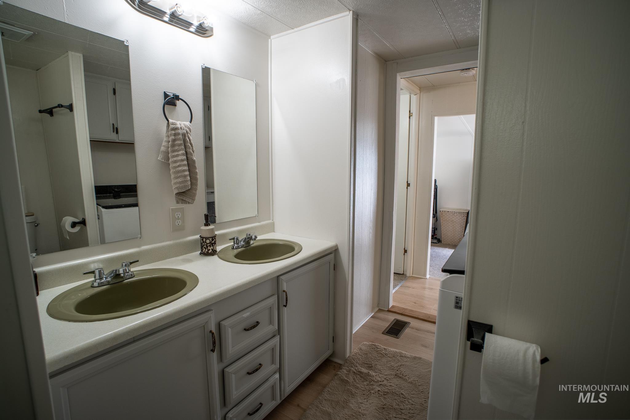 3037 N Kimball St Property Photo 19