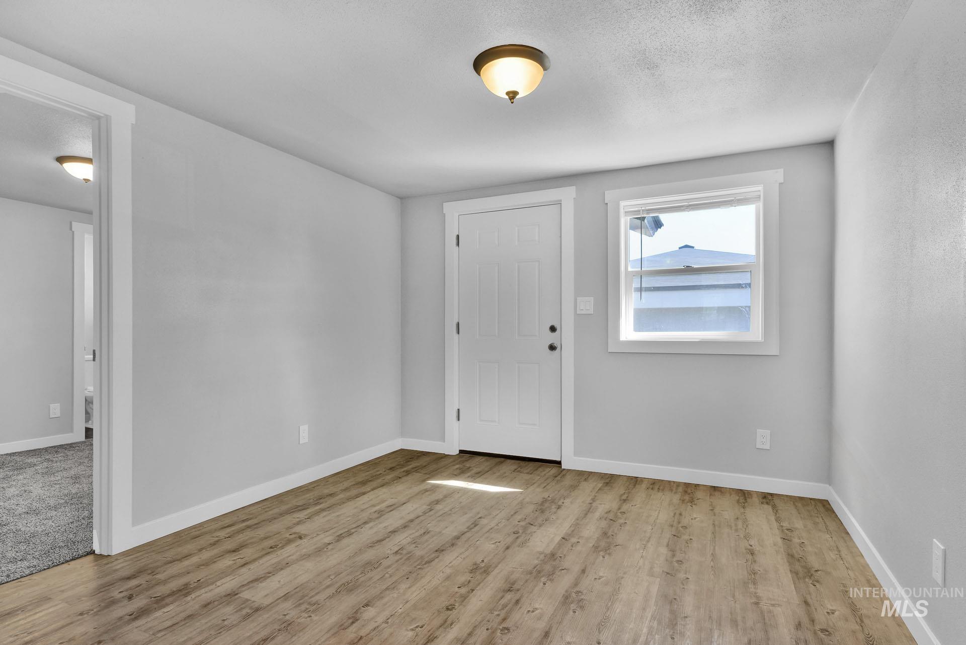 1085 E 4th S Property Photo 5