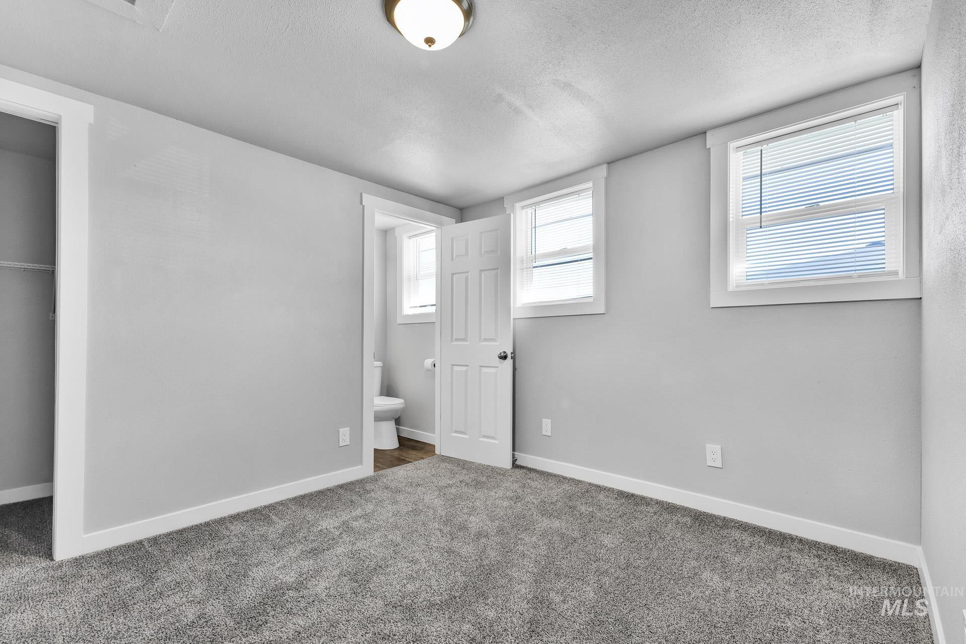 1085 E 4th S Property Photo 10