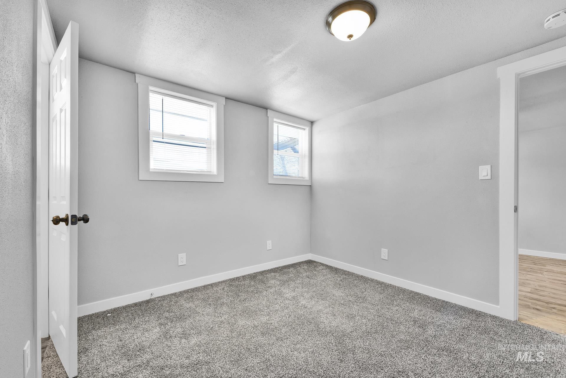 1085 E 4th S Property Photo 11