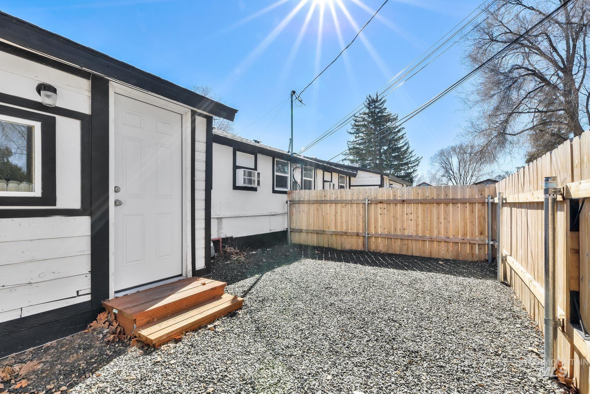 1085 E 4th S Property Photo 15