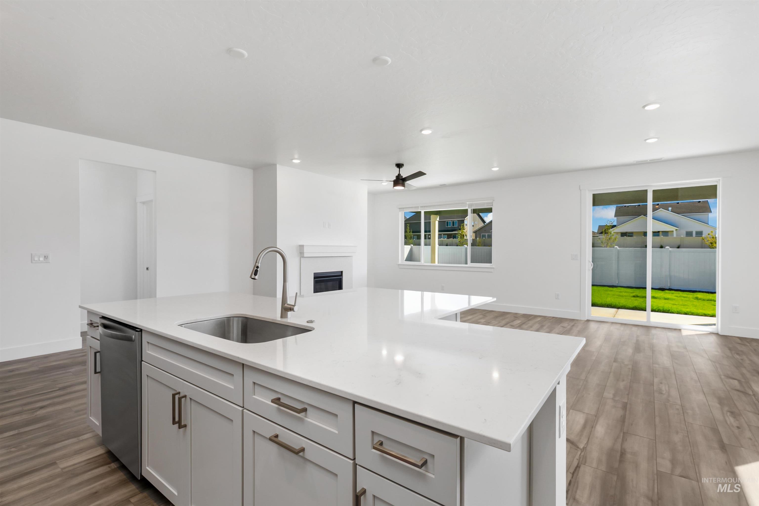 15112 Irisation Ave Property Photo 6
