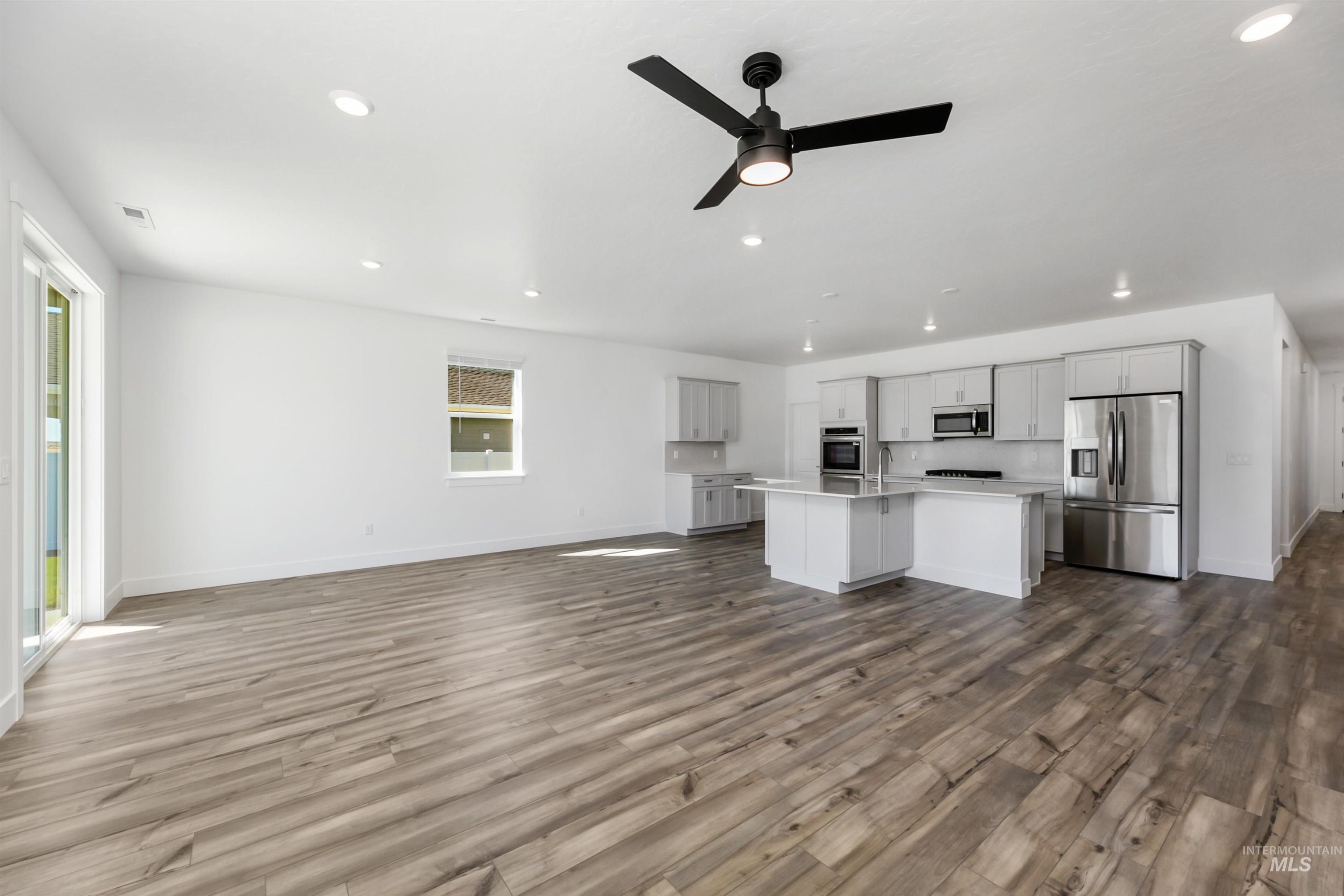 15112 Irisation Ave Property Photo 9