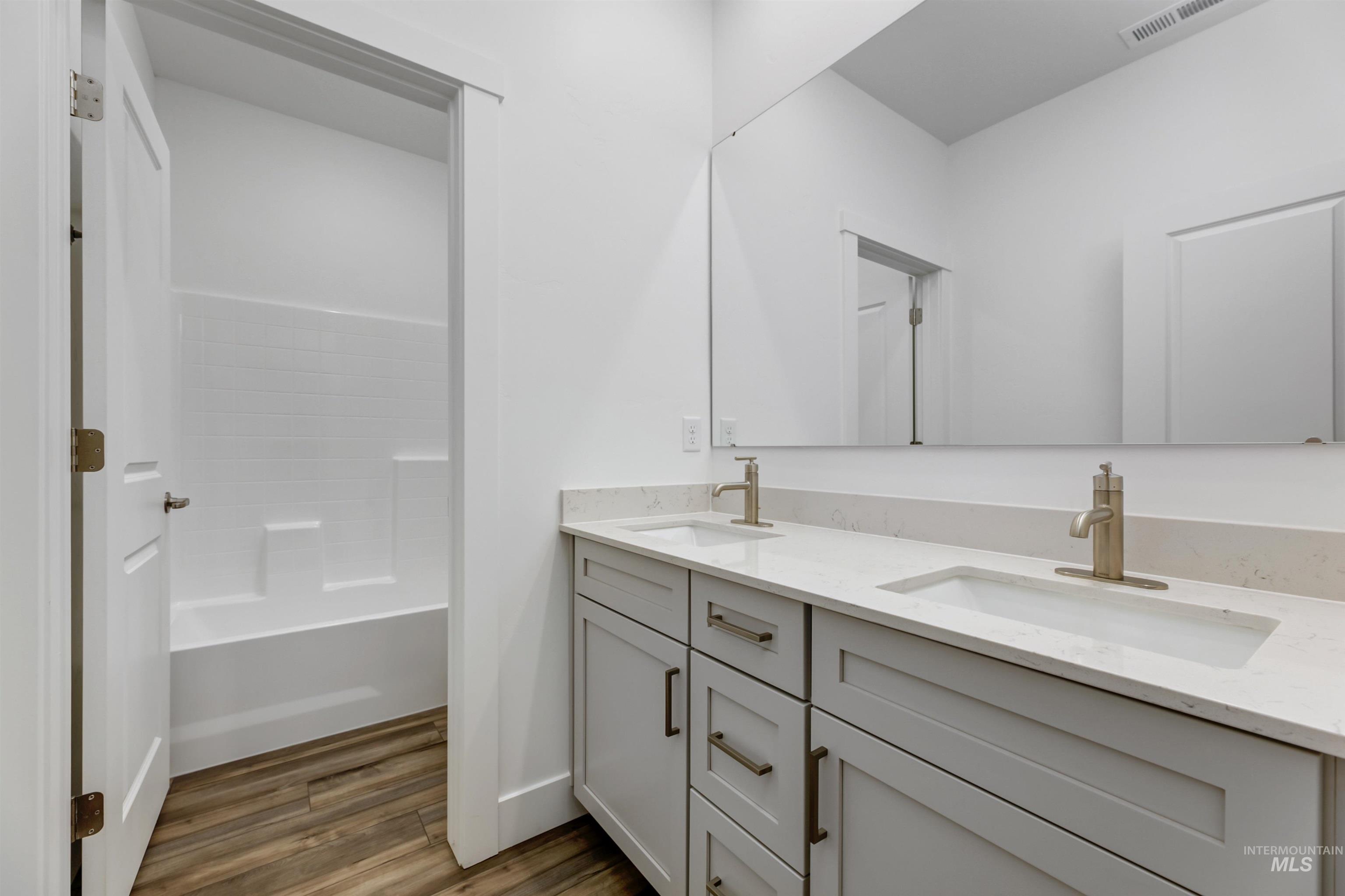 15112 Irisation Ave Property Photo 16