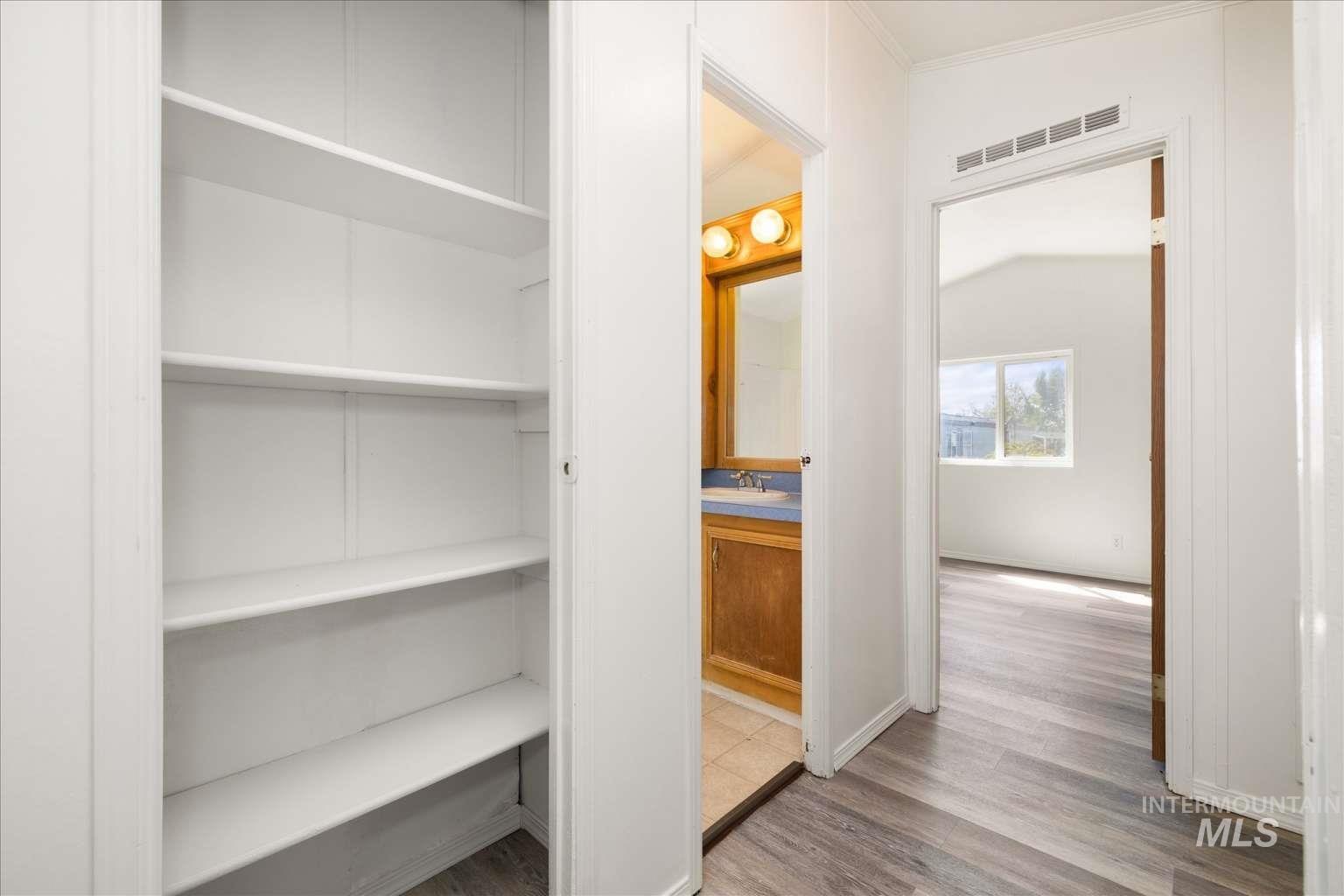 245 W 9th Property Photo 8