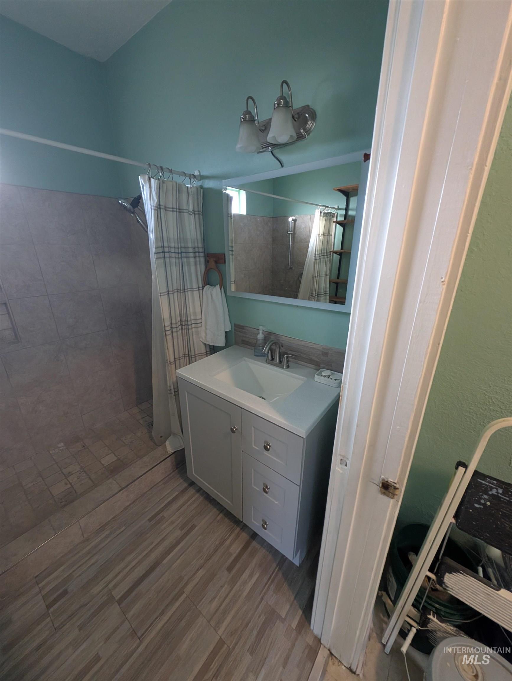 920 2nd Ave W Property Photo 11
