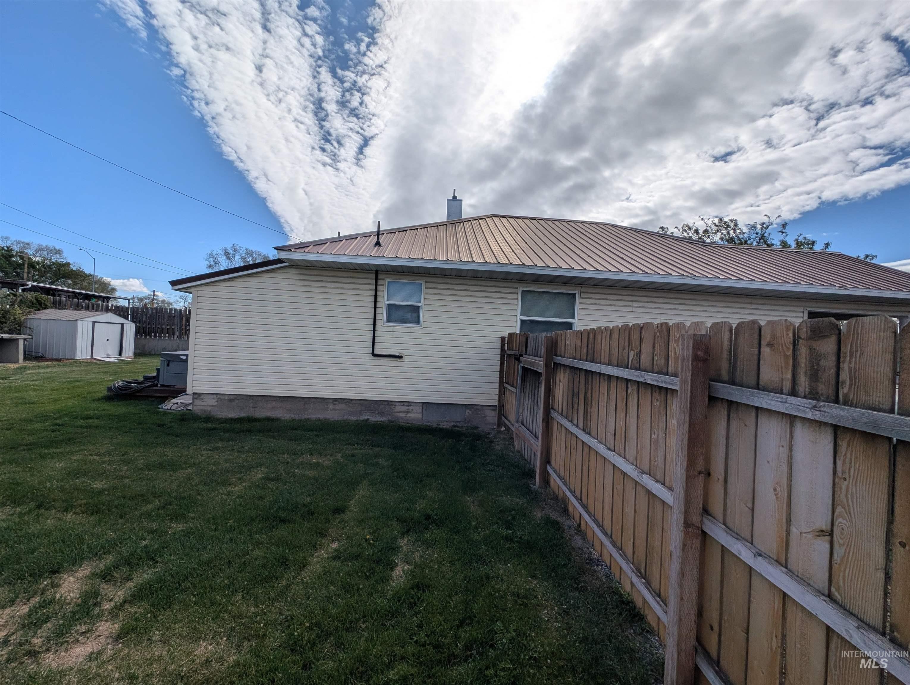 920 2nd Ave W Property Photo 15