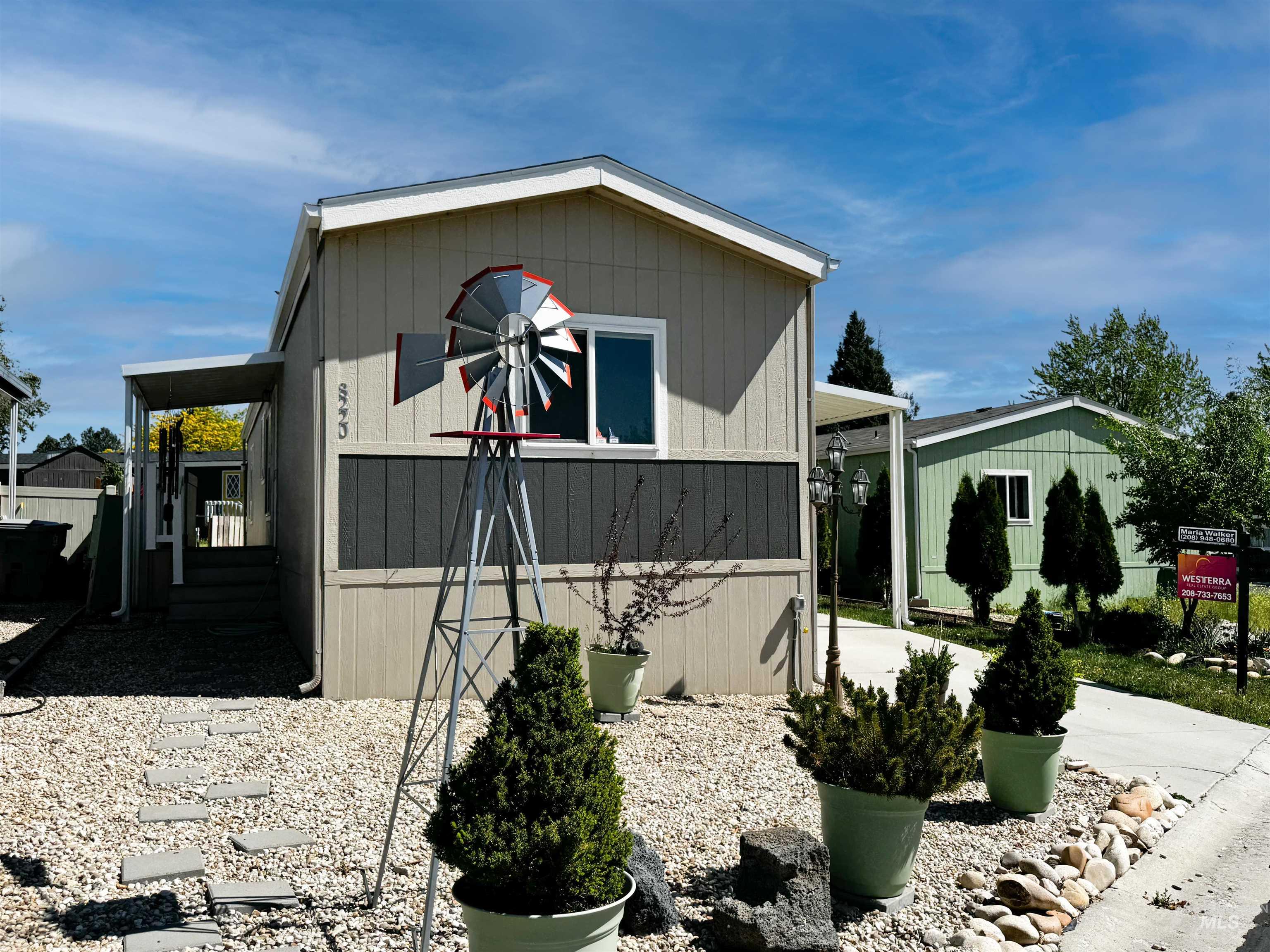 8220 S Blue Rim Lane Property Photo 2