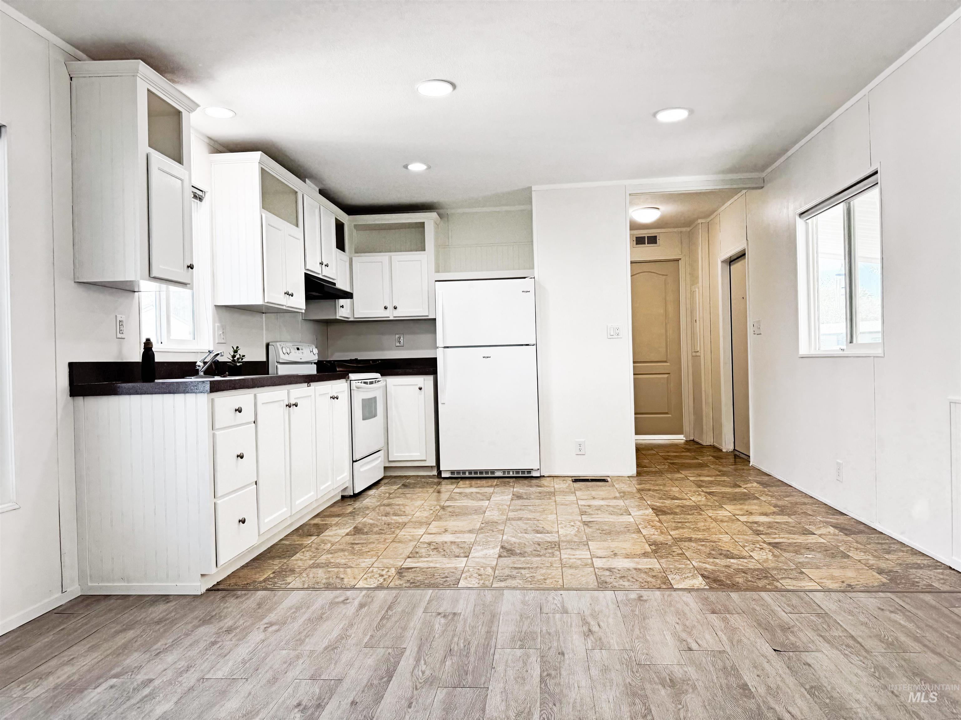 8220 S Blue Rim Lane Property Photo 7