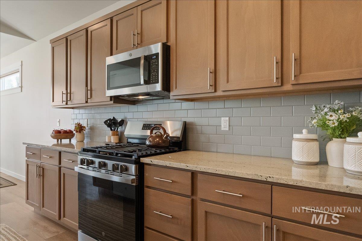 136 Centennial Ct. Property Photo 16