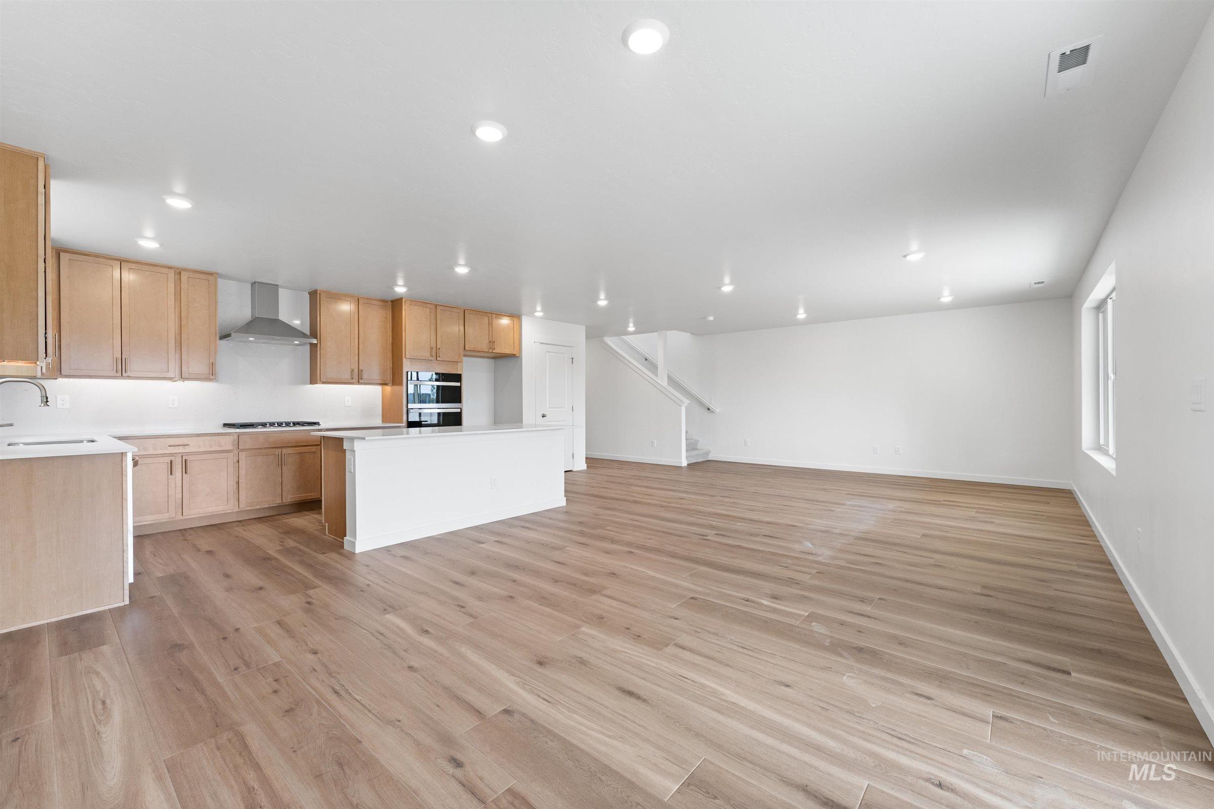 4651 W Newland St Property Photo 9