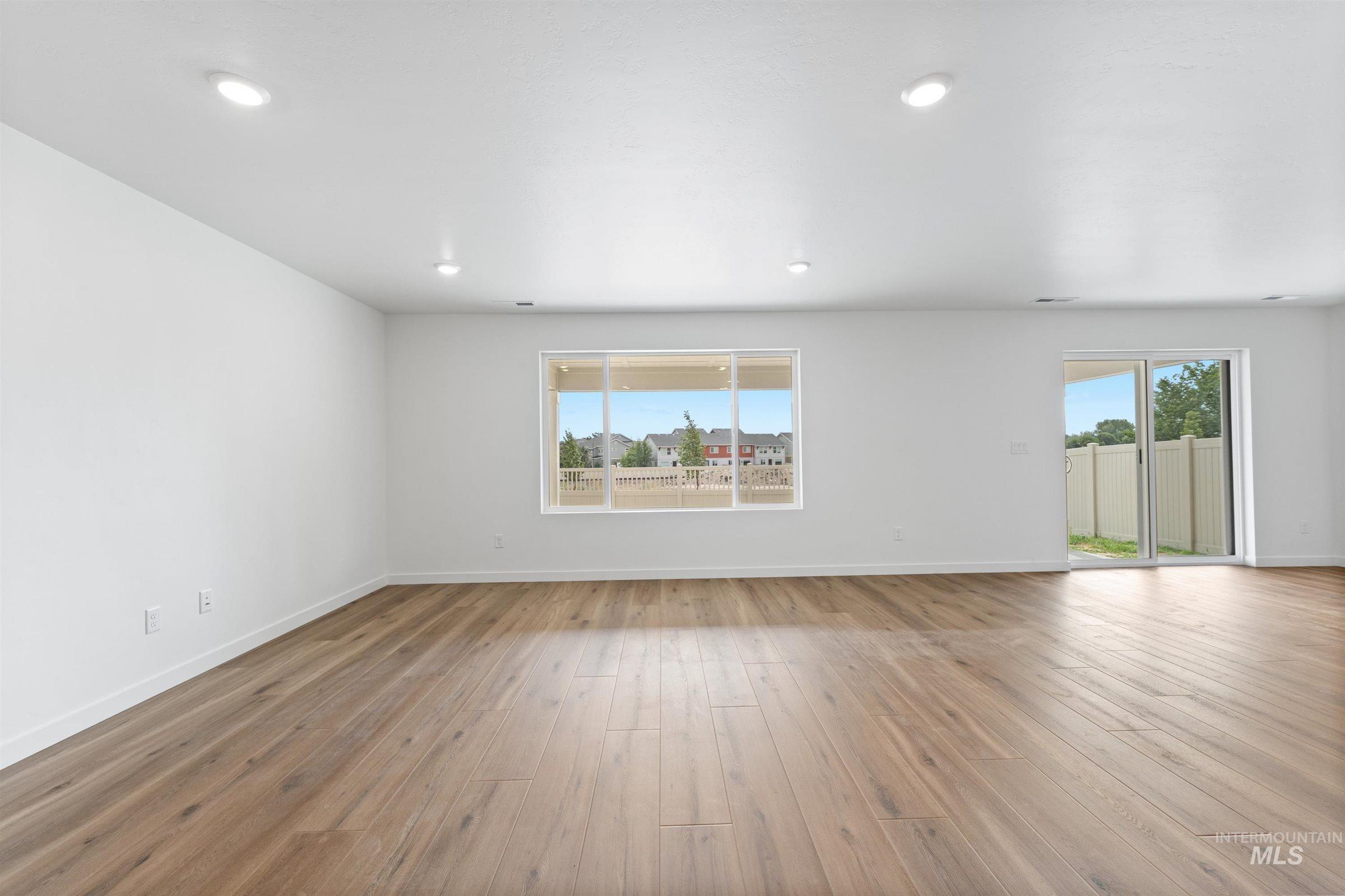 4651 W Newland St Property Photo 10
