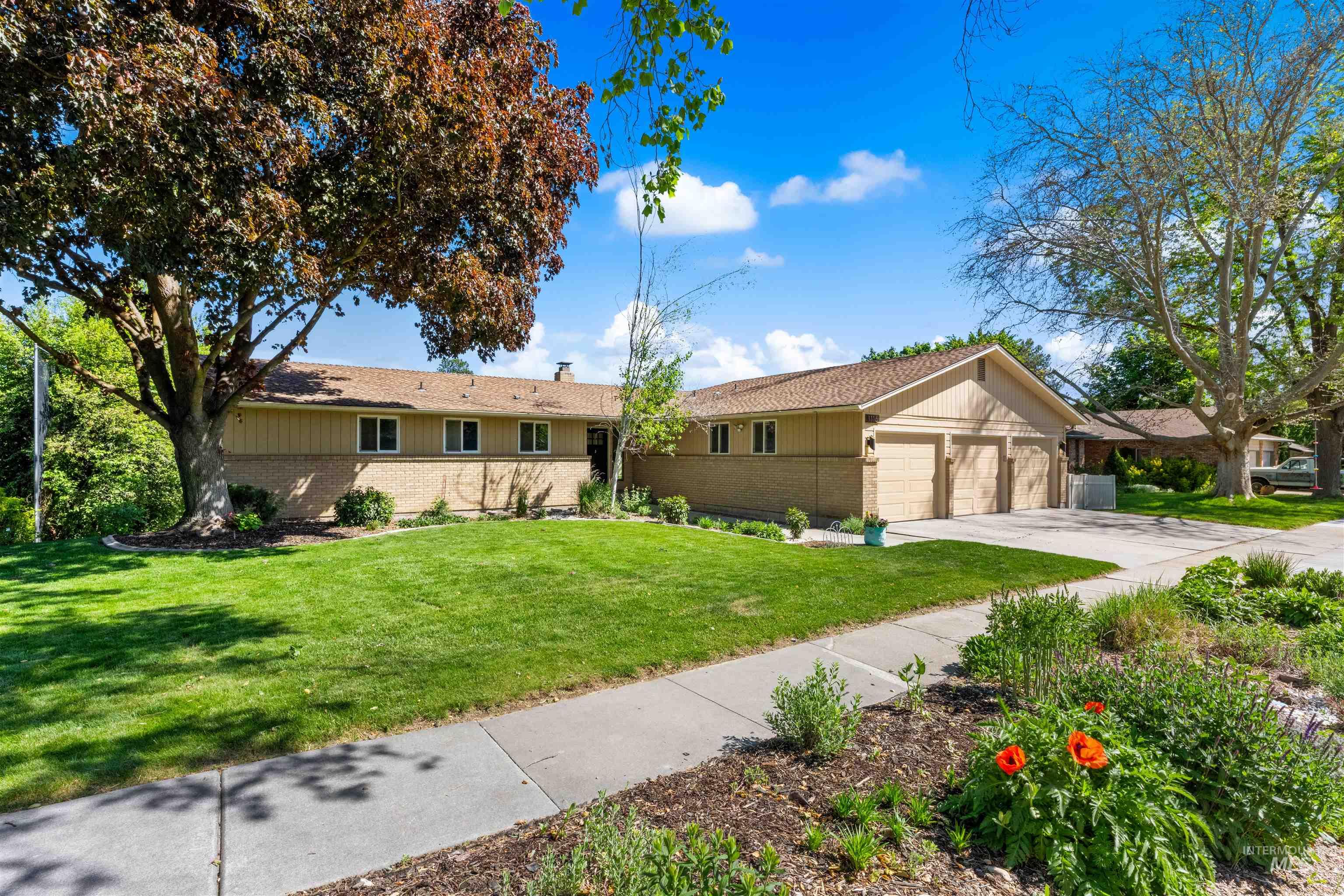 1116 N Eagle Hills Way Property Photo 2