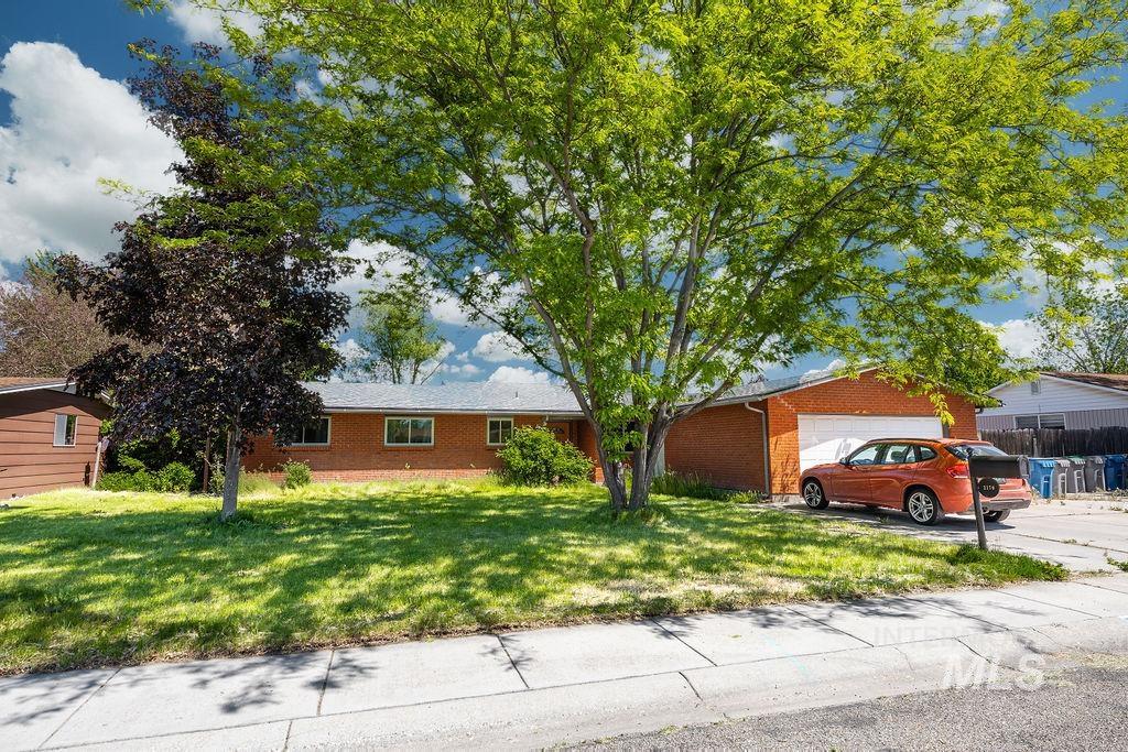 2170 N Fairmeadow Dr