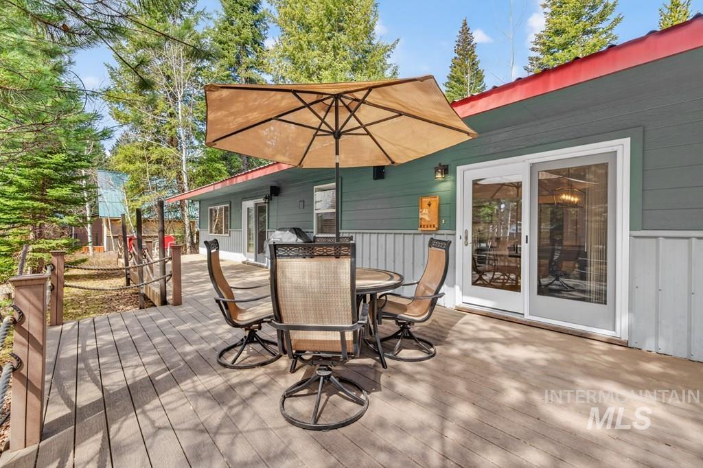 1007 Evergreen Drive Property Photo 3