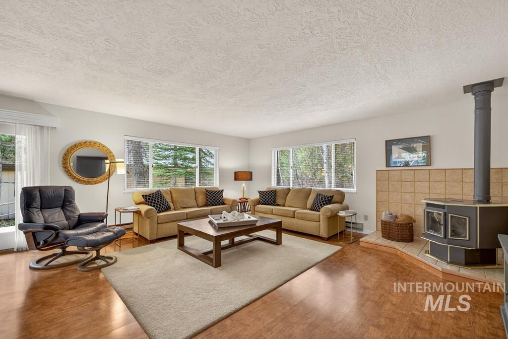 1007 Evergreen Drive Property Photo 14