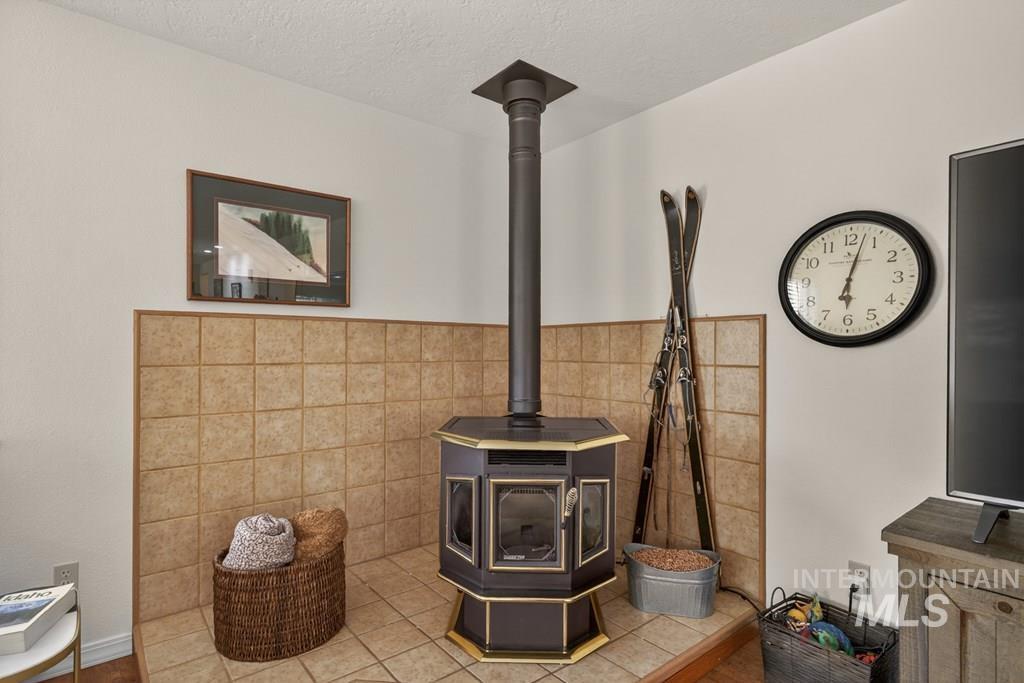 1007 Evergreen Drive Property Photo 15