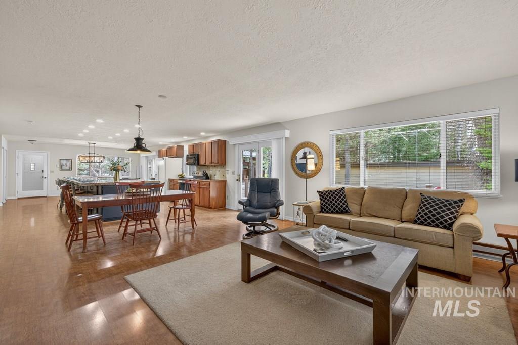 1007 Evergreen Drive Property Photo 16