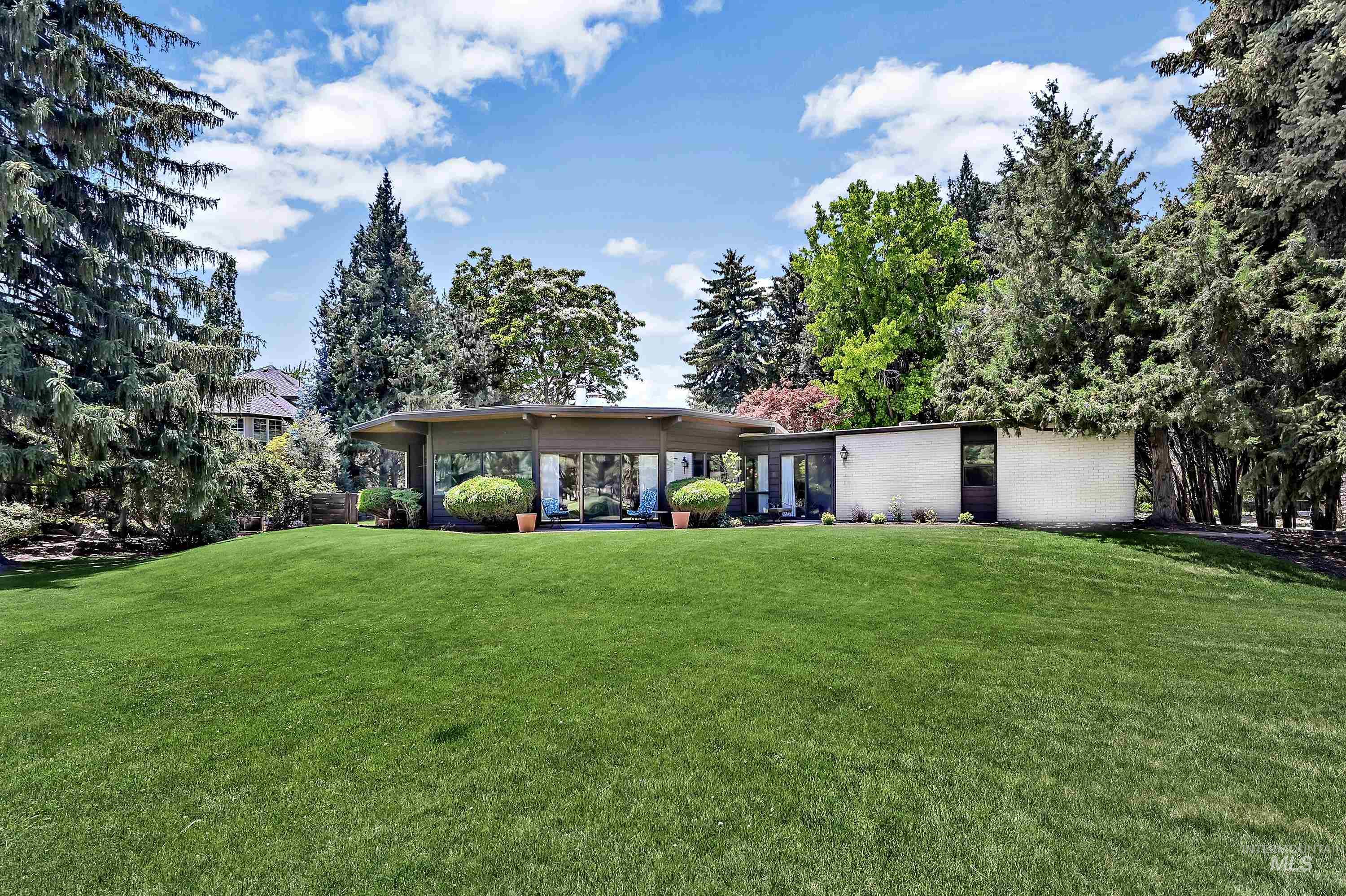 4704 Hillcrest View Dr Property Photo 1