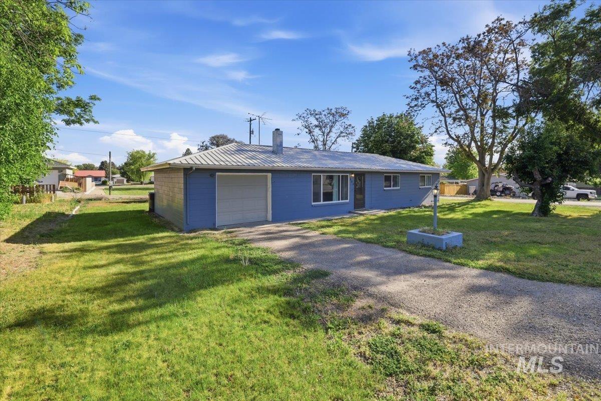 404 Motzko St Property Photo 1