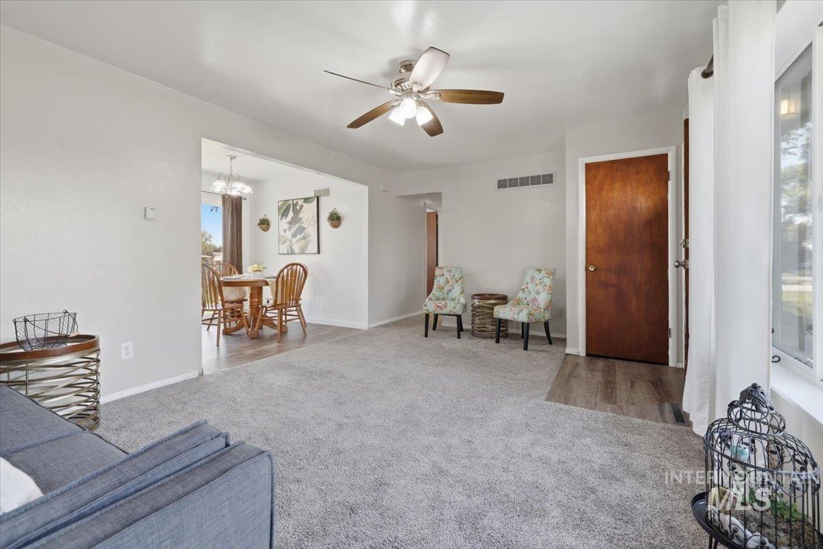 404 Motzko St Property Photo 8