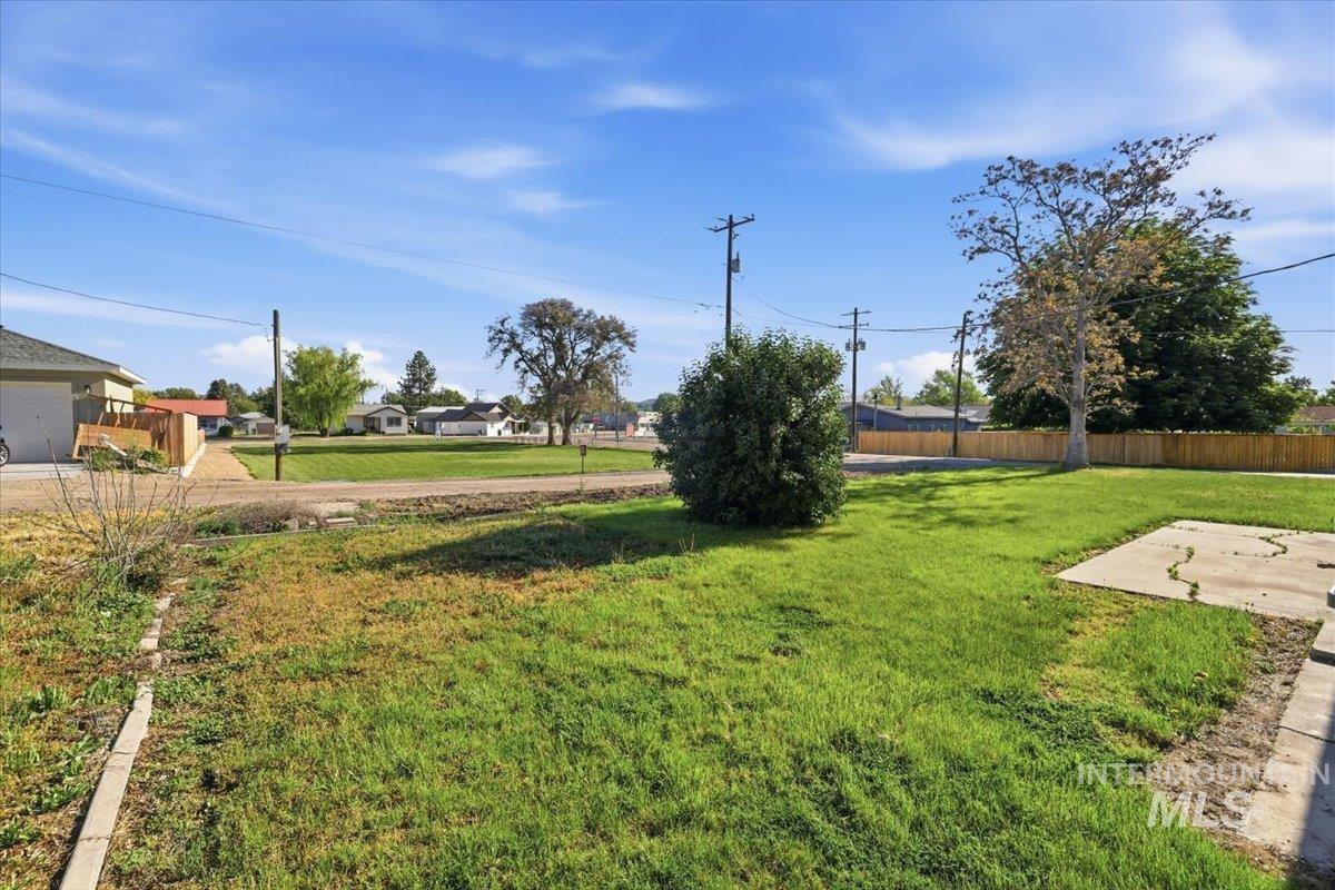 404 Motzko St Property Photo 29