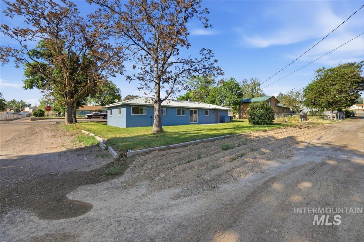 404 Motzko St Property Photo 31