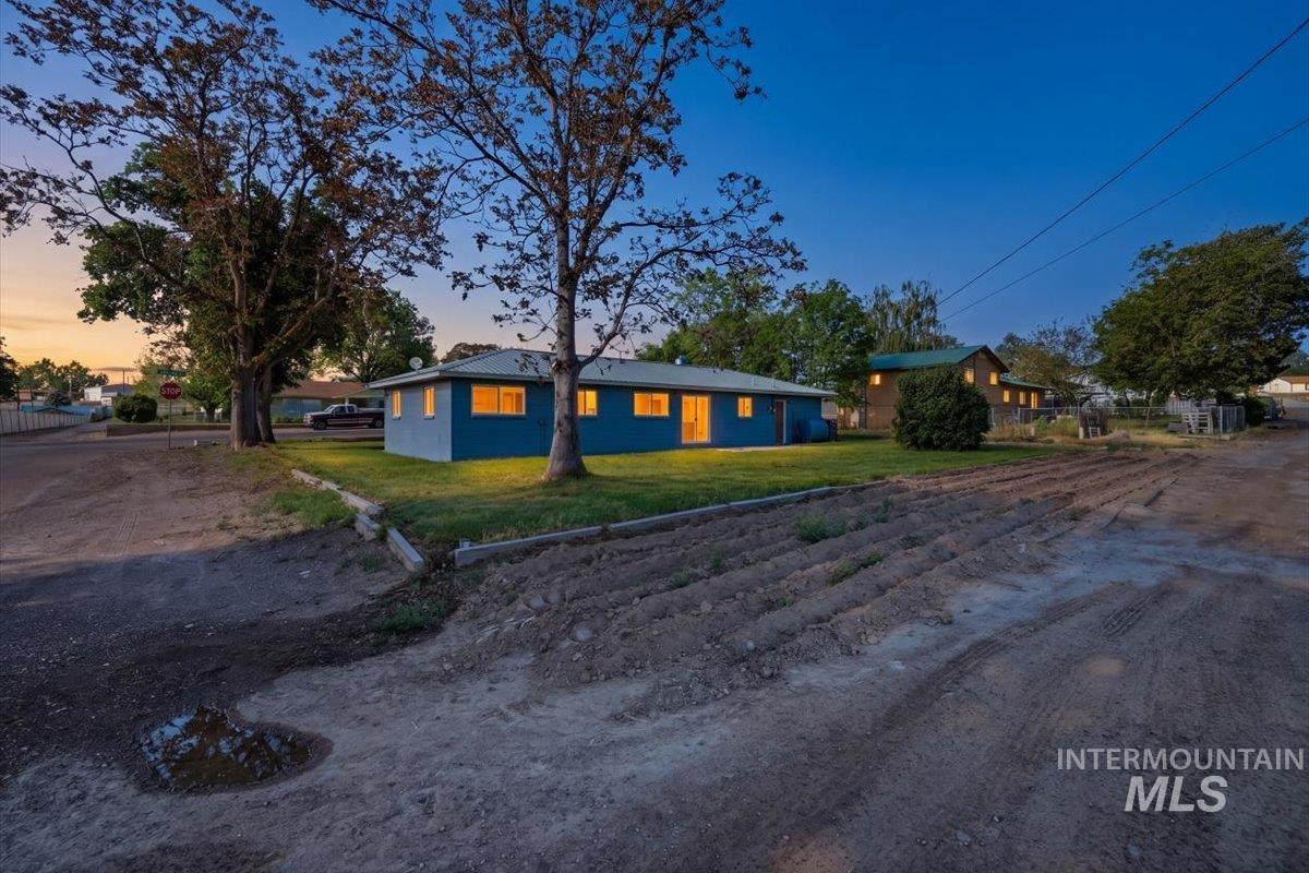 404 Motzko St Property Photo 33