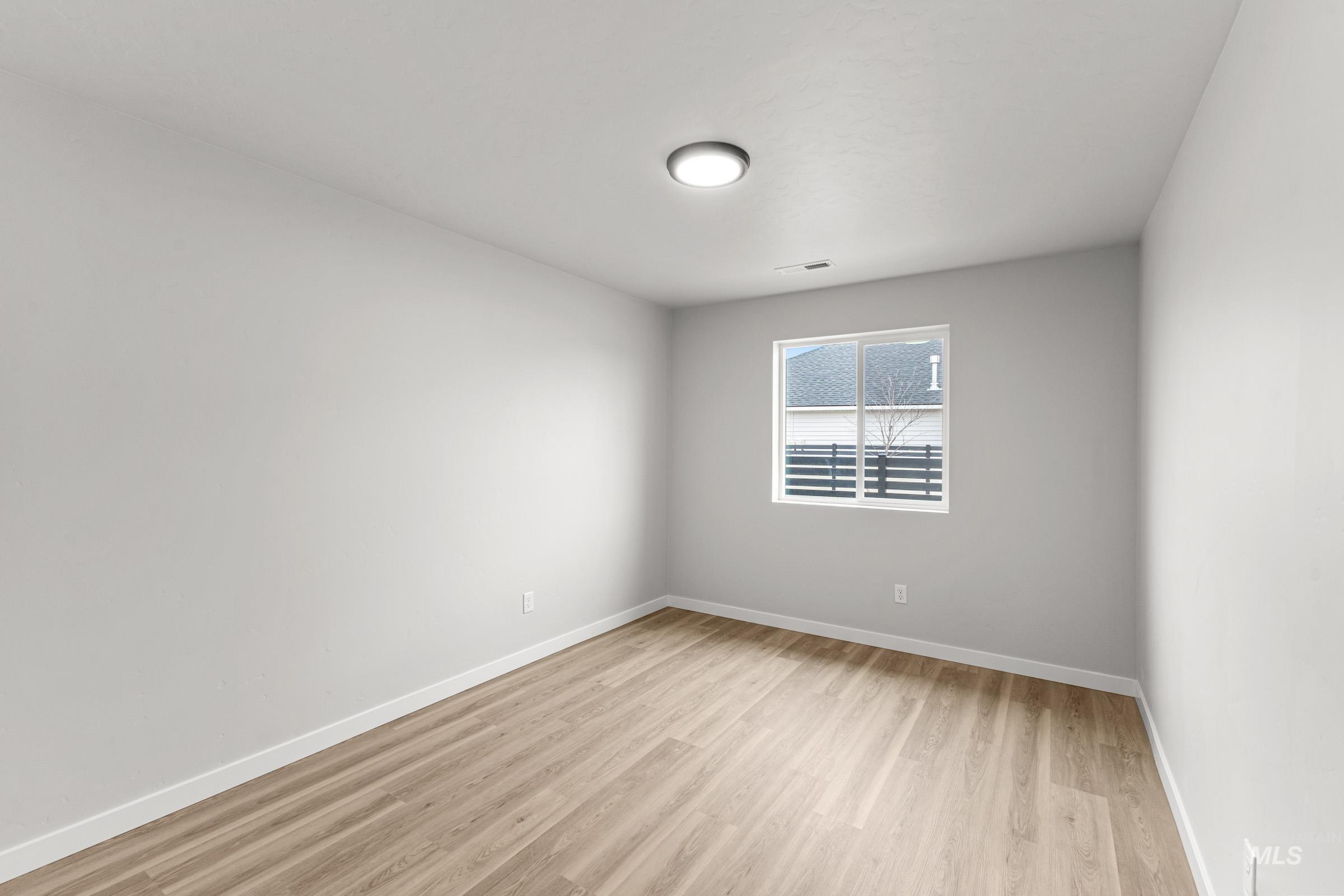 582 Oliver St Property Photo 10