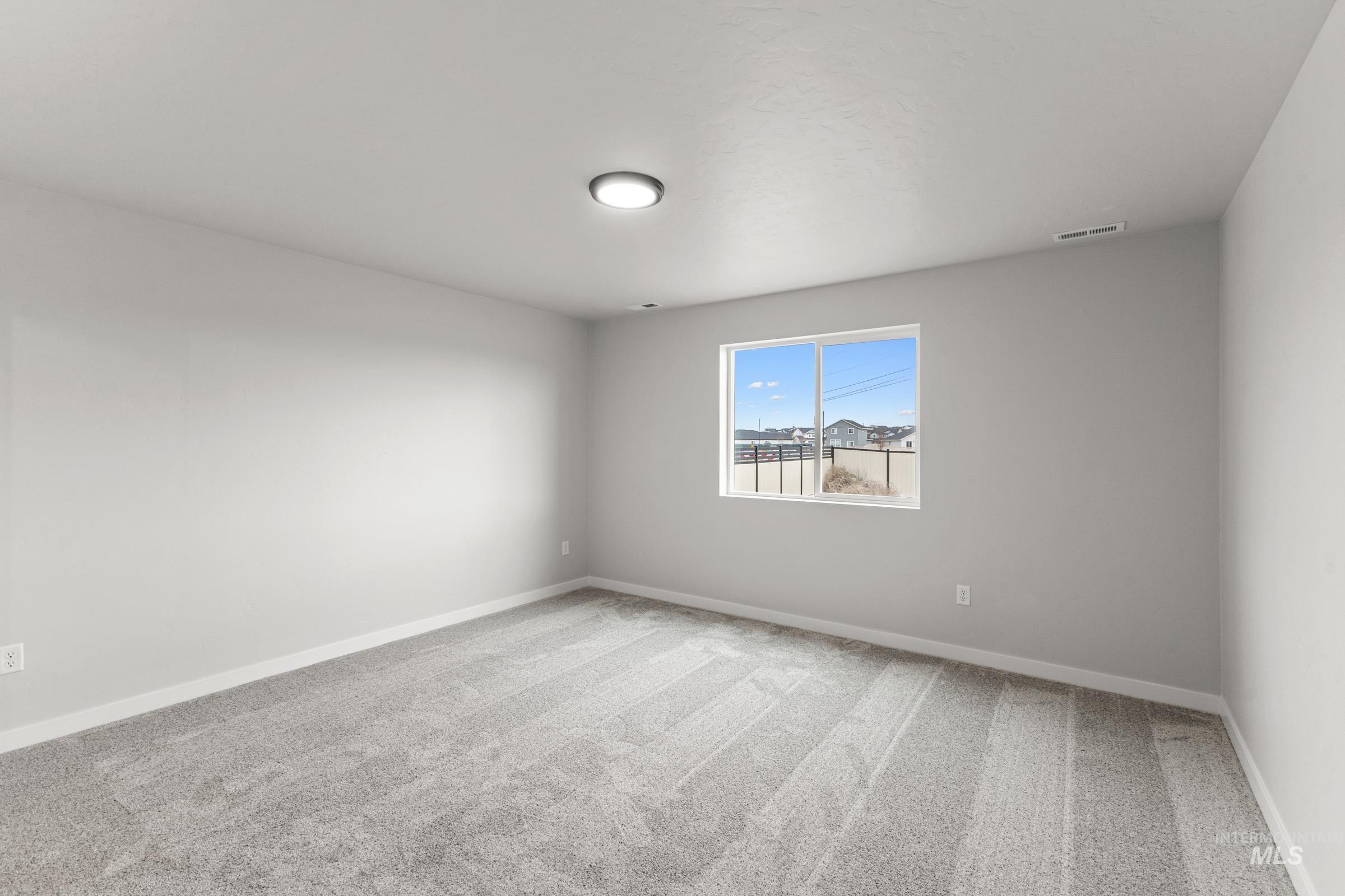 582 Oliver St Property Photo 15