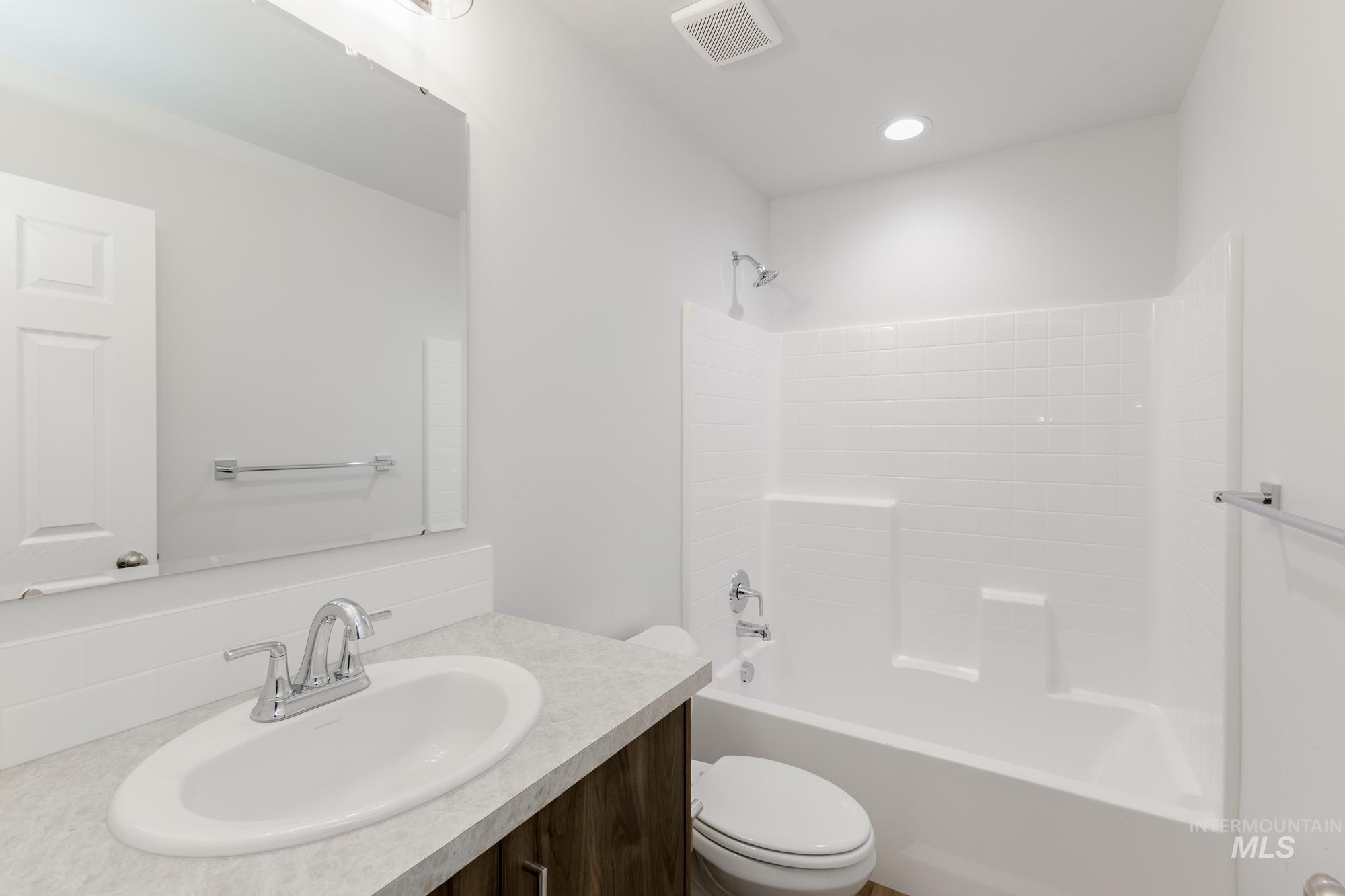 542 Oliver St Property Photo 12