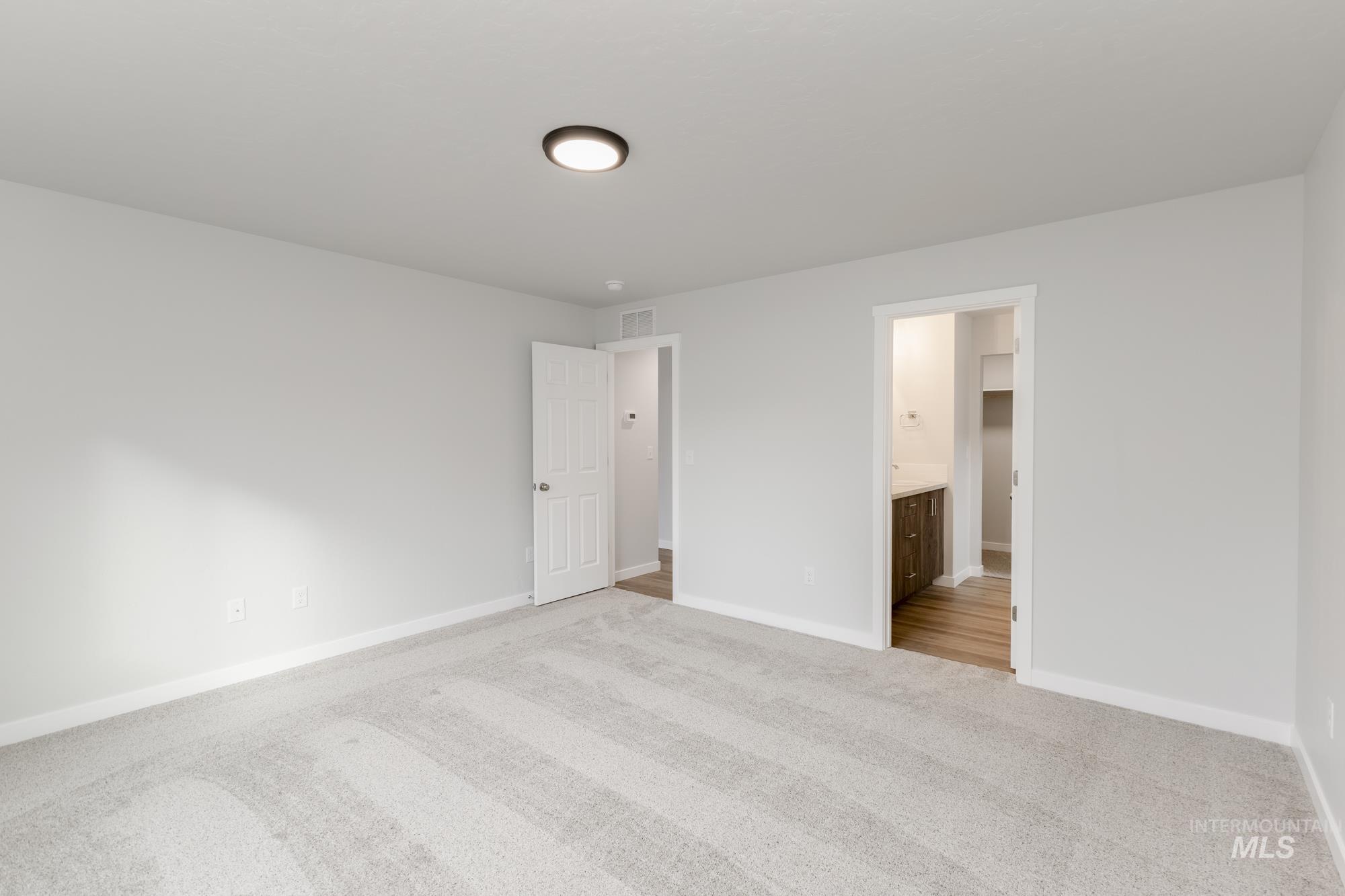 542 Oliver St Property Photo 15