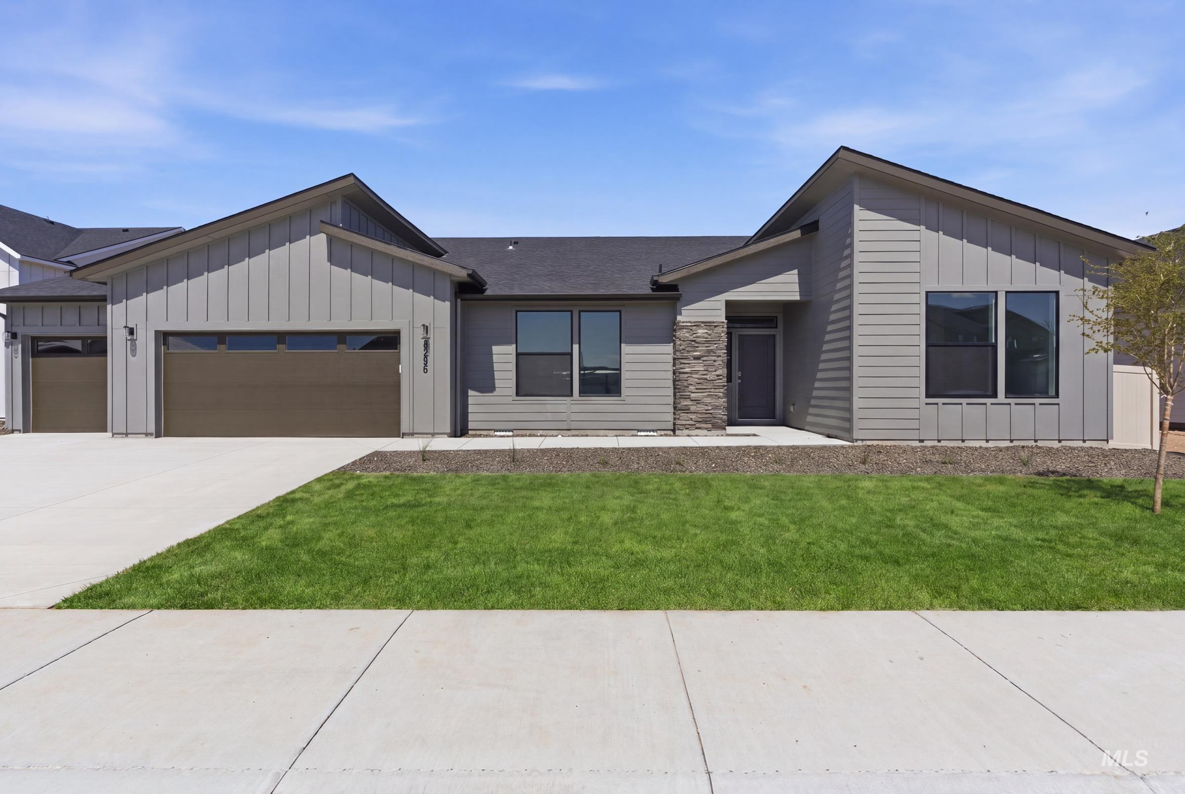 8296 E Presley Ct Property Photo 1