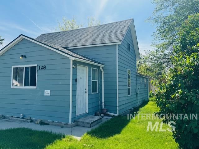 128 9th Ave. N. Property Photo 1