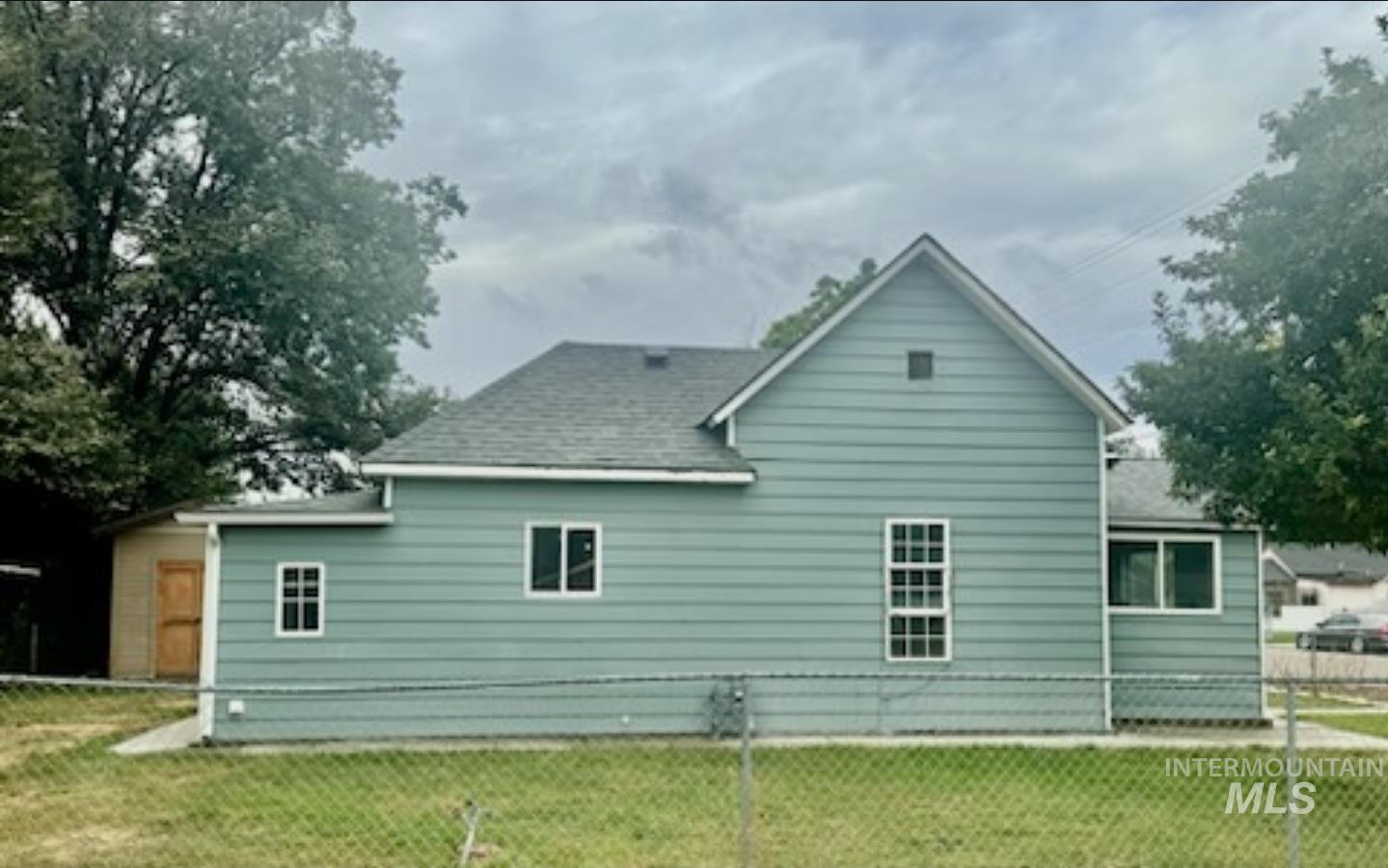 128 9th Ave. N. Property Photo 1