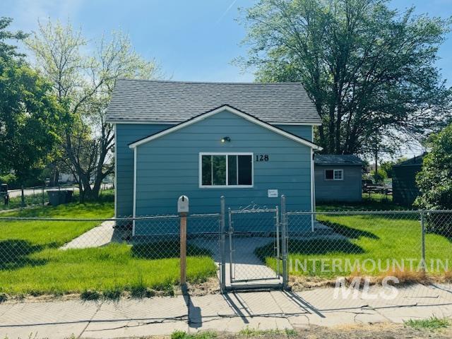 128 9th Ave. N. Property Photo 2