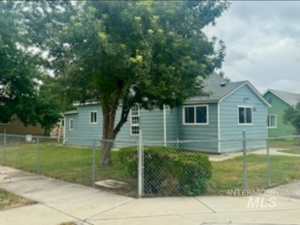 128 9th Ave. N. Property Photo 3