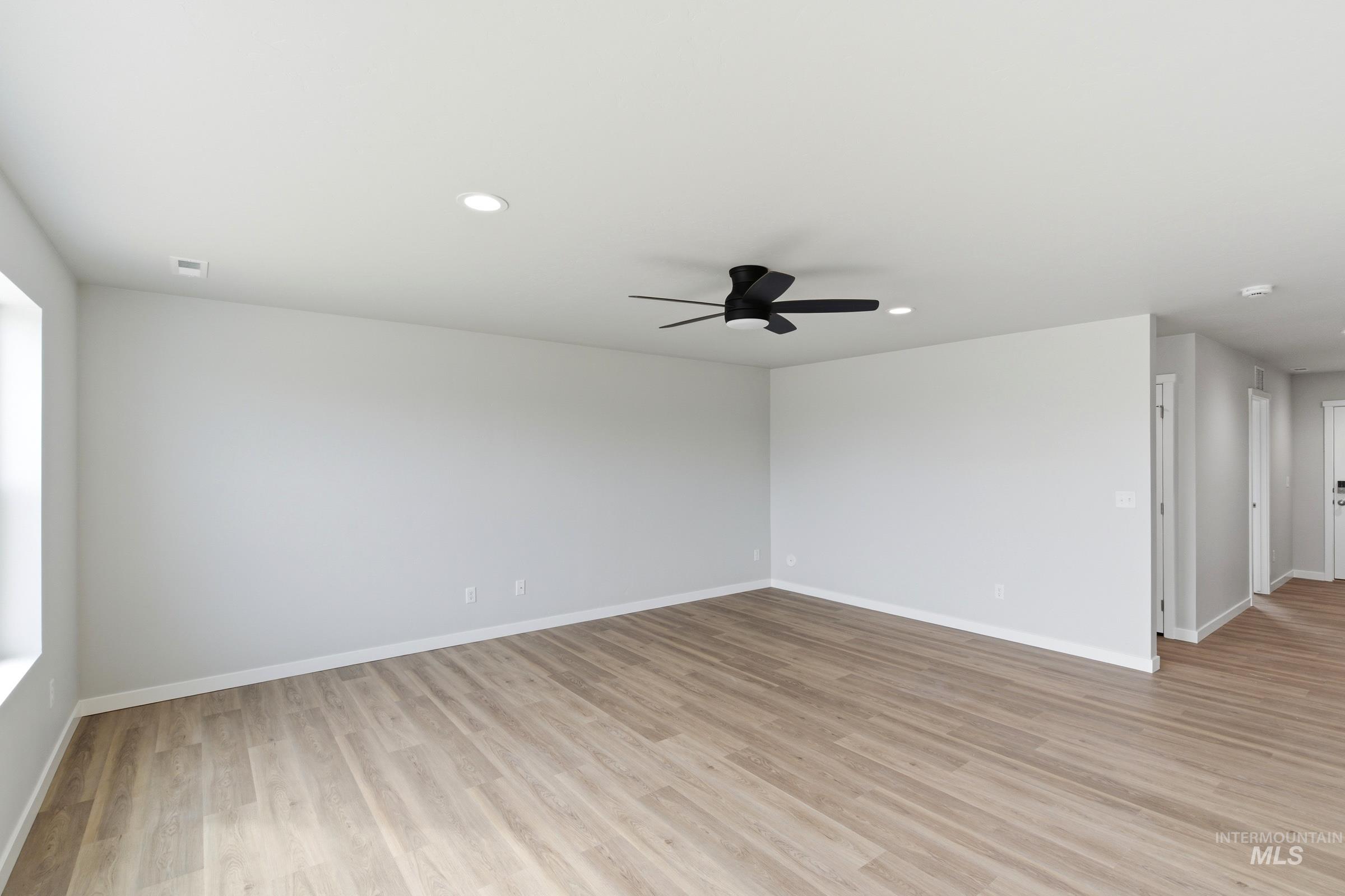 16558 Dunning Way Property Photo 8