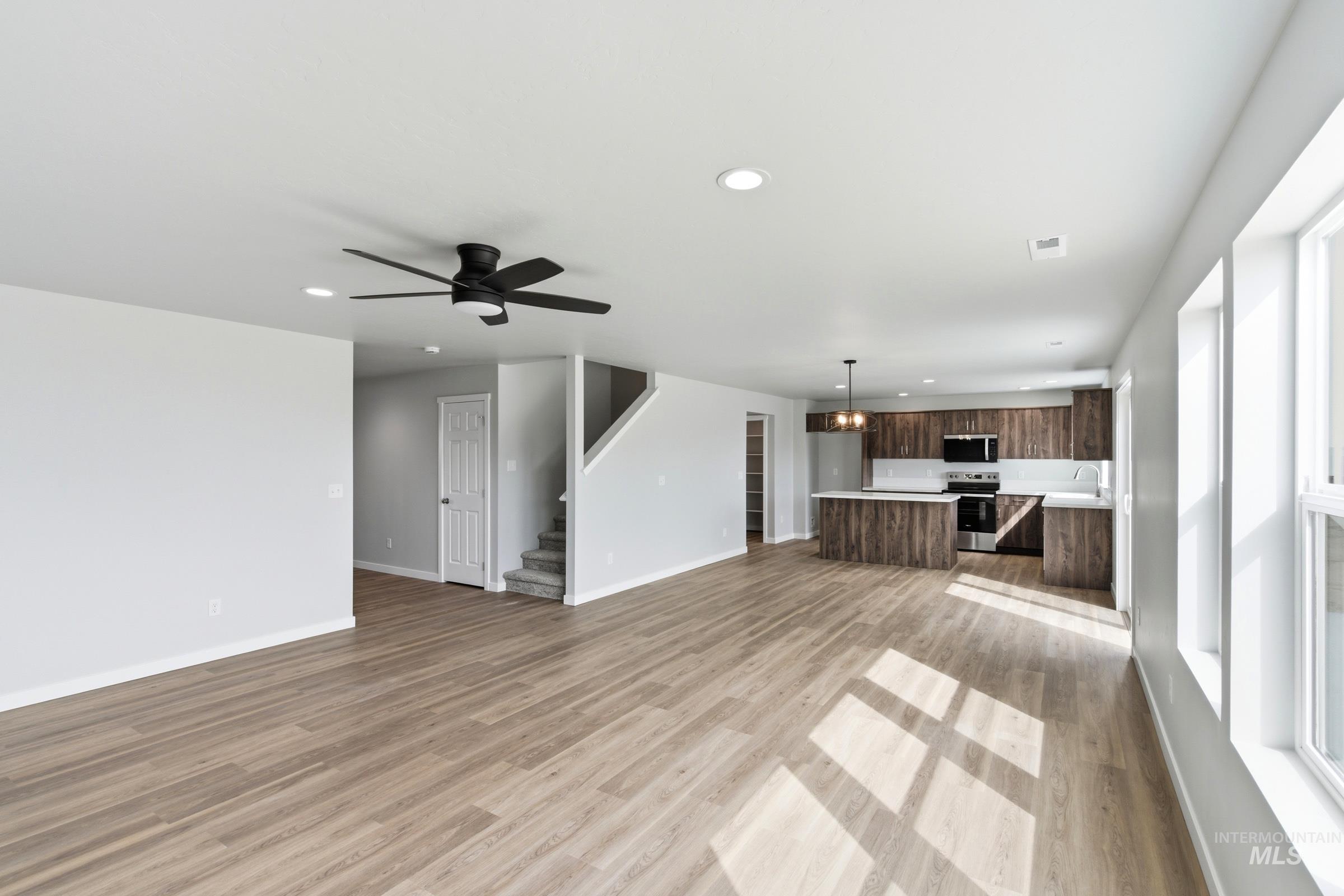 16558 Dunning Way Property Photo 10
