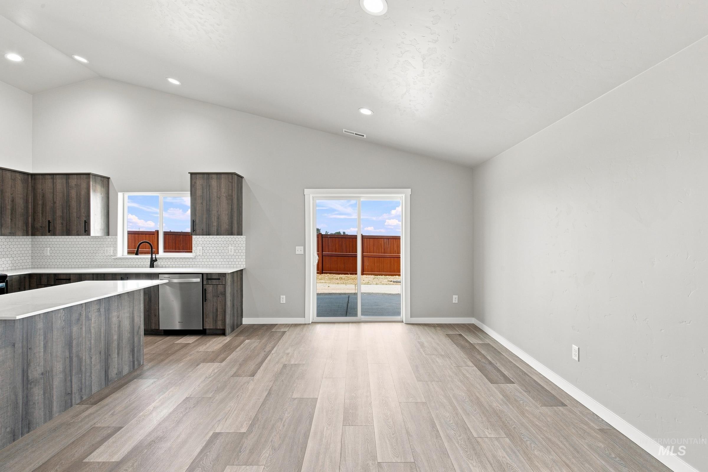 2199 S Border Way Property Photo 8