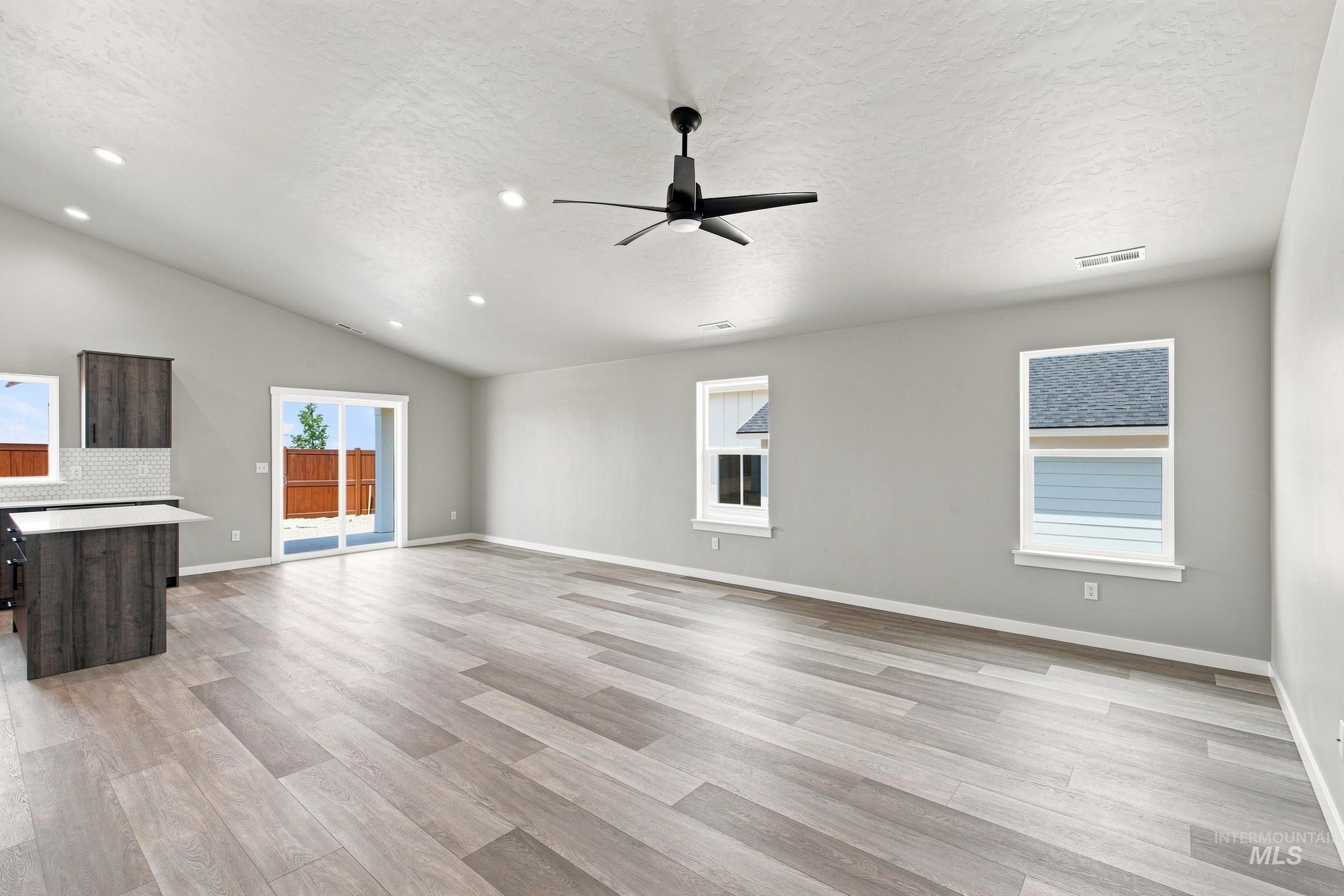 2199 S Border Way Property Photo 12