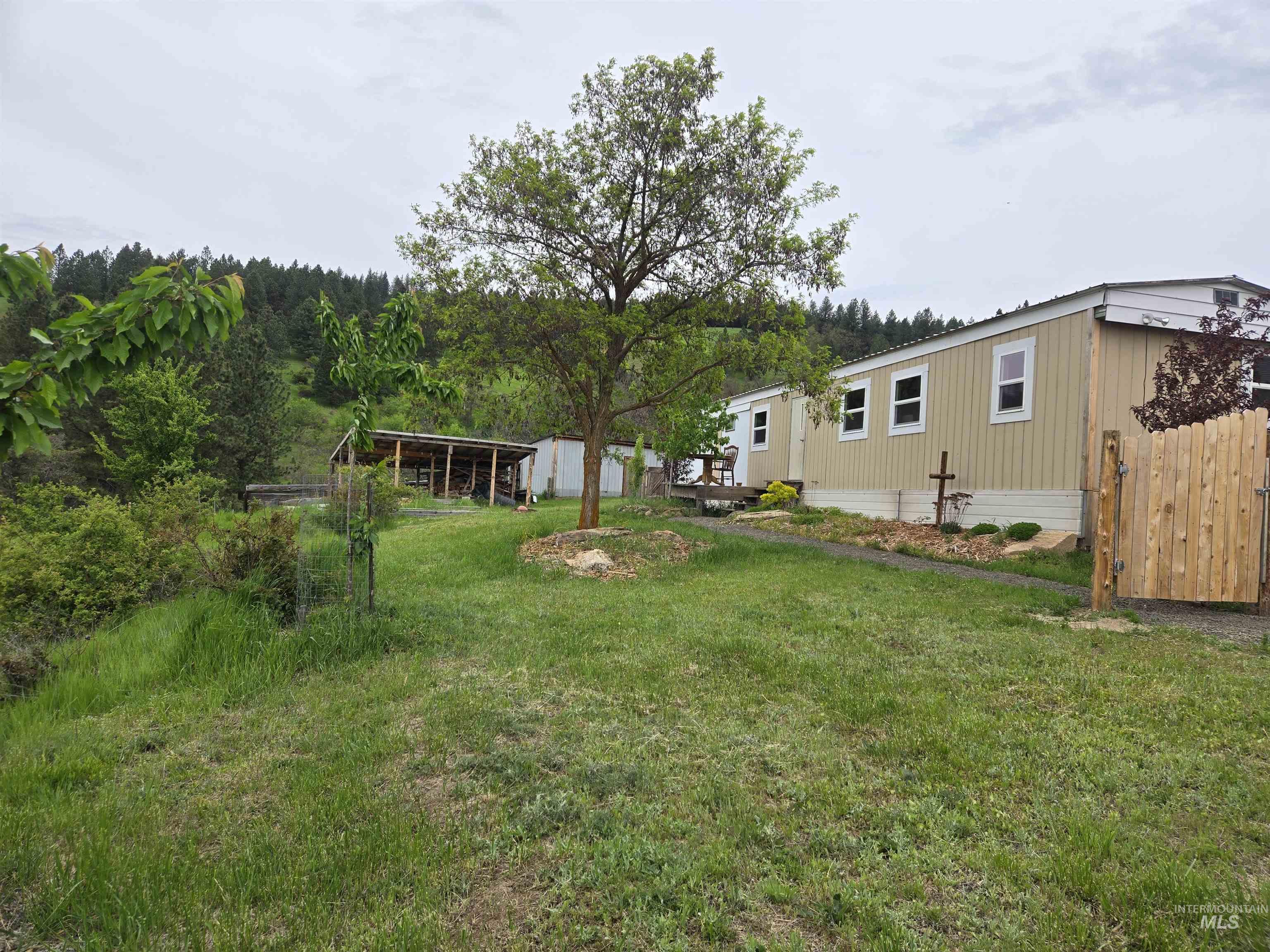 1521 Summitview Drive Property Photo 2