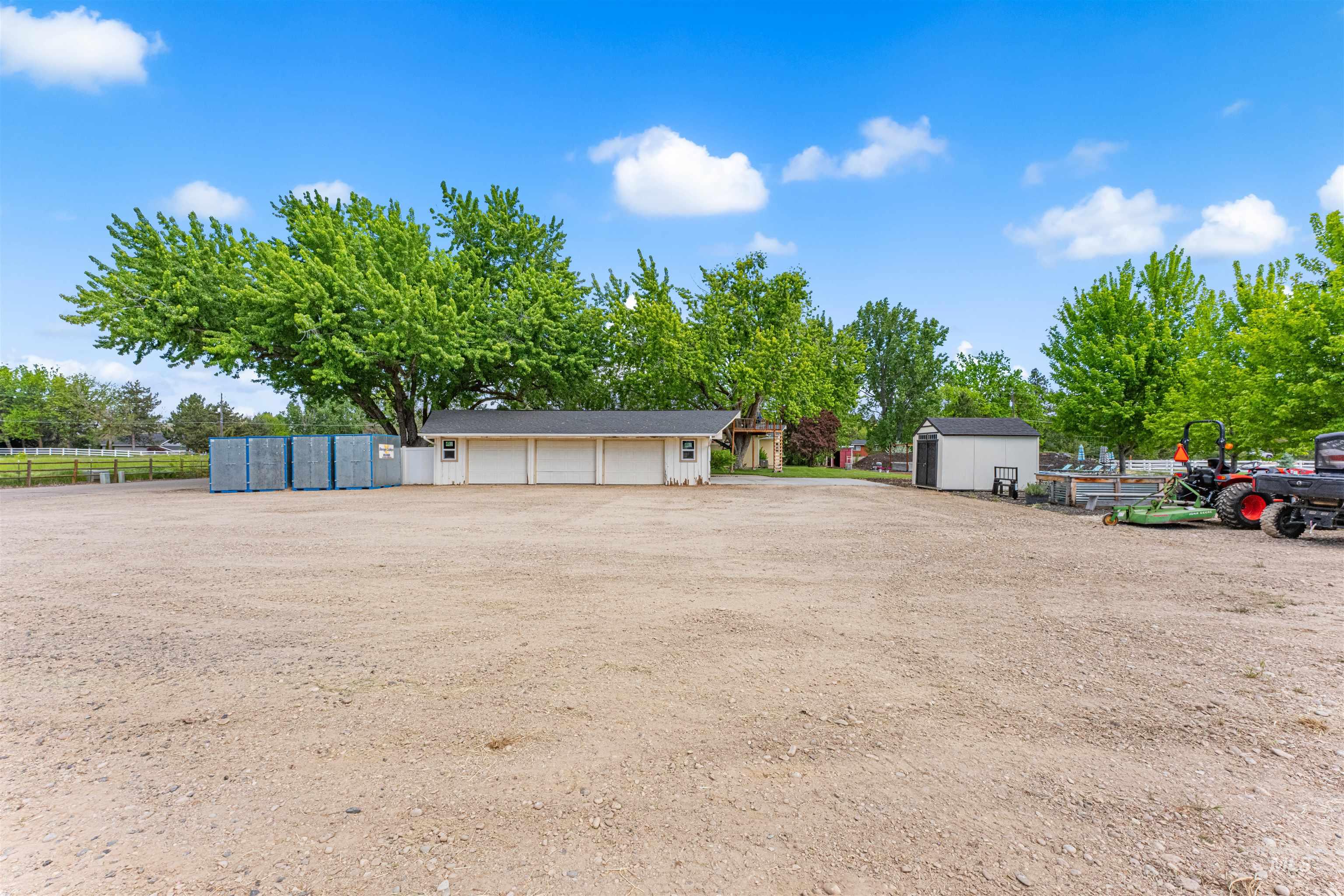 1200 N Beverly Dr Property Photo 8