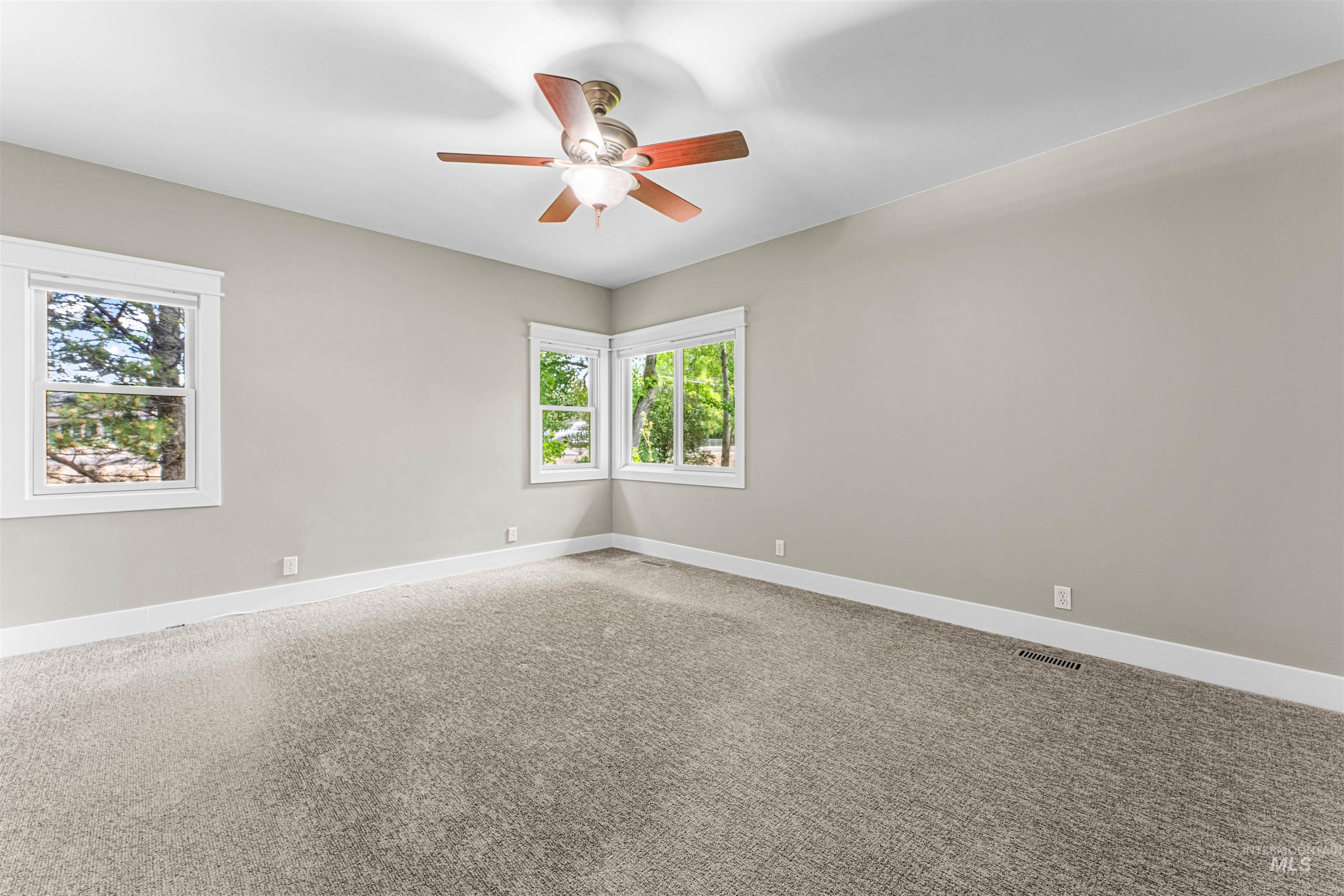 1200 N Beverly Dr Property Photo 21