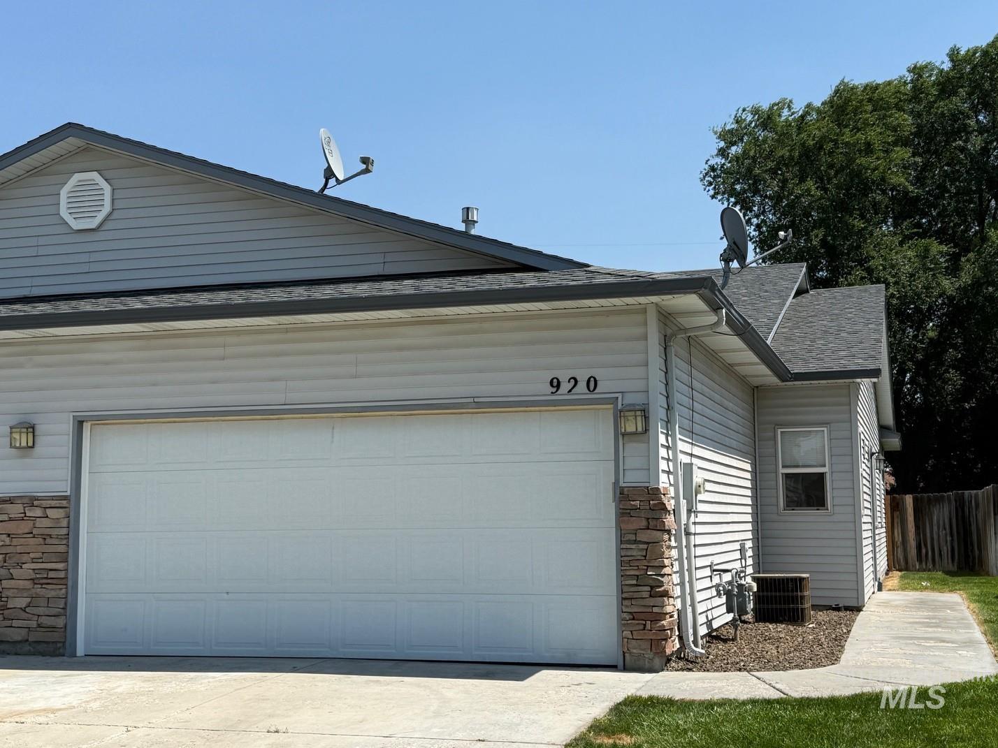 920 S Diamond St. Property Photo 1