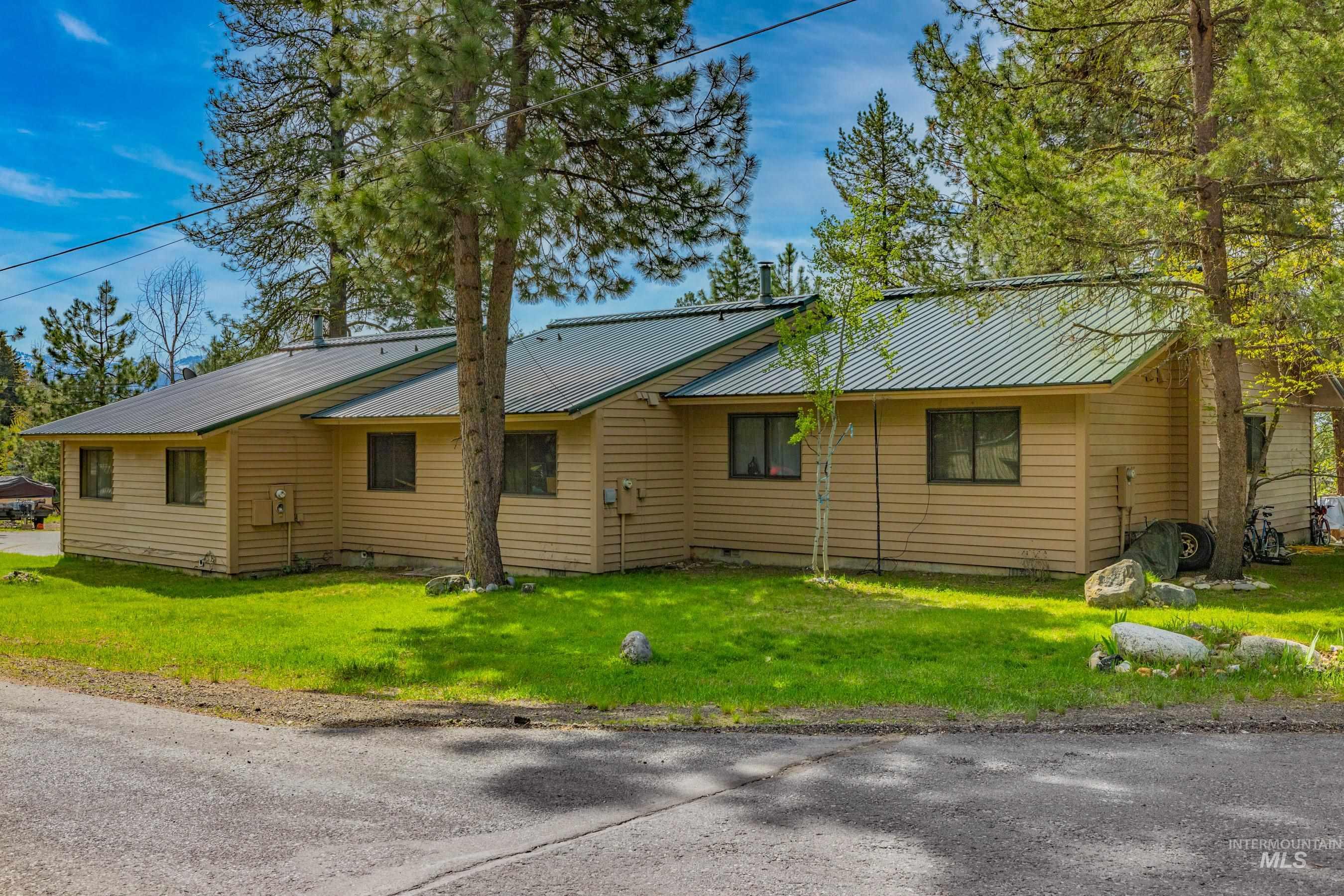 300 Floyde Property Photo 5