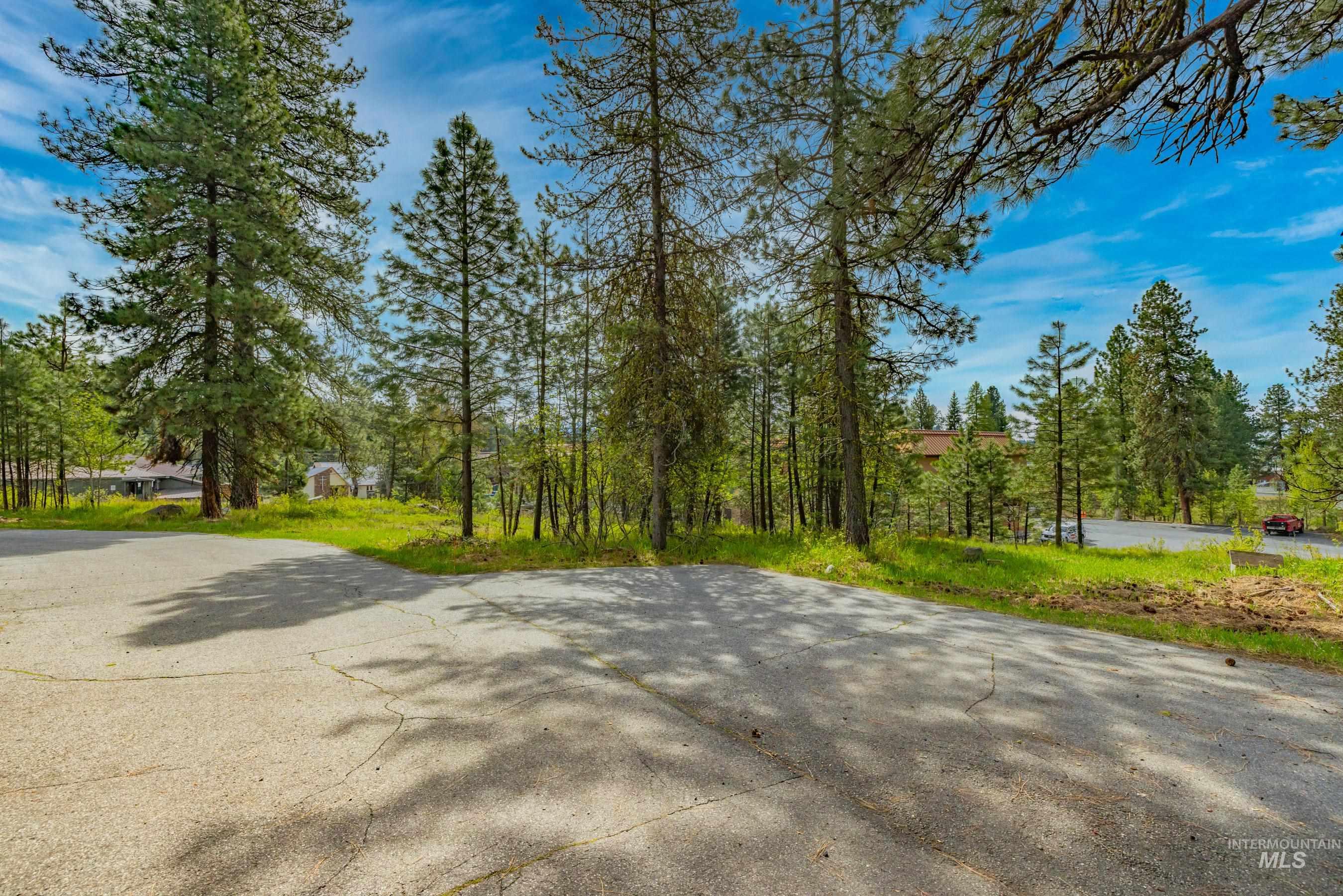 300 Floyde Property Photo 8