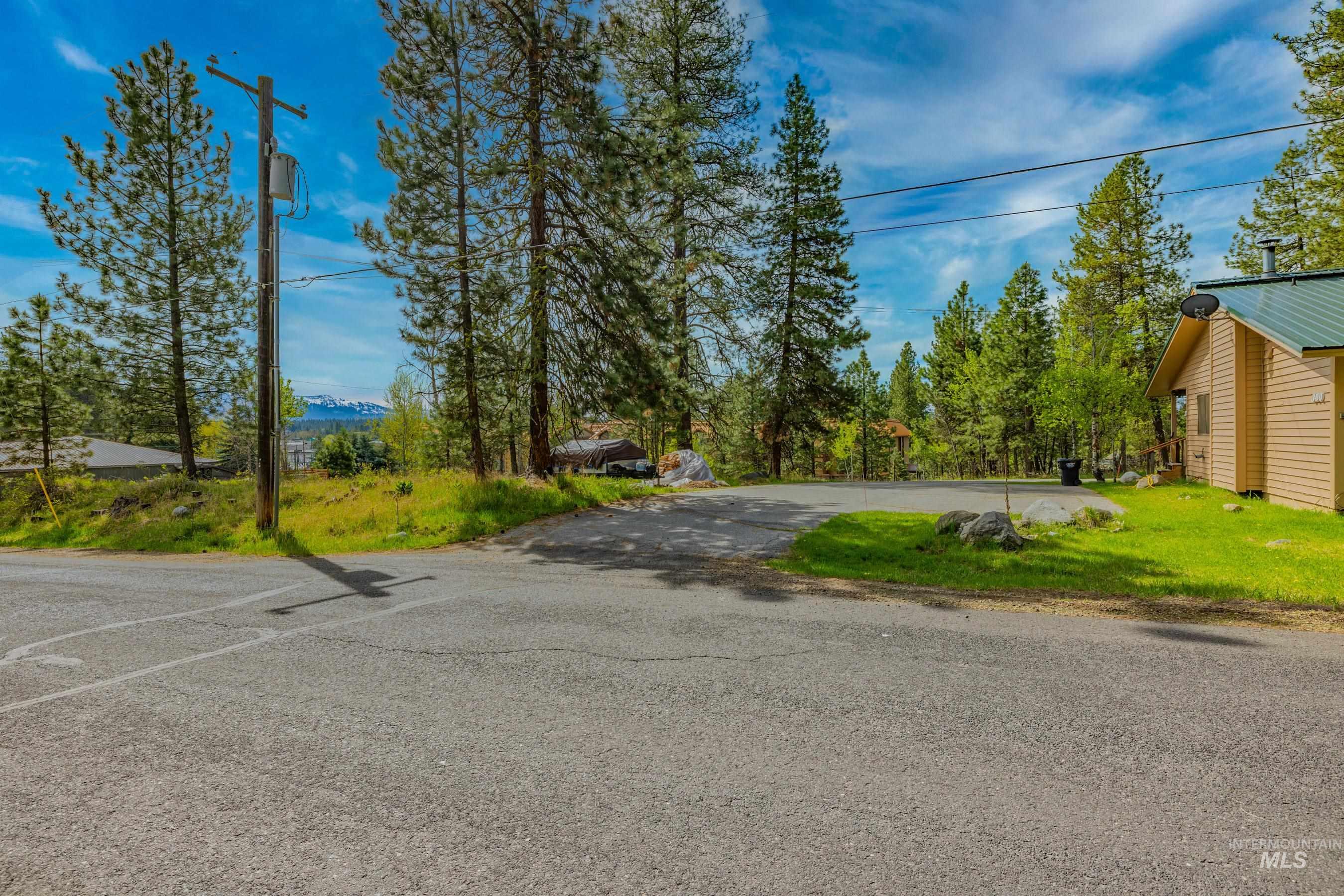 300 Floyde Property Photo 12