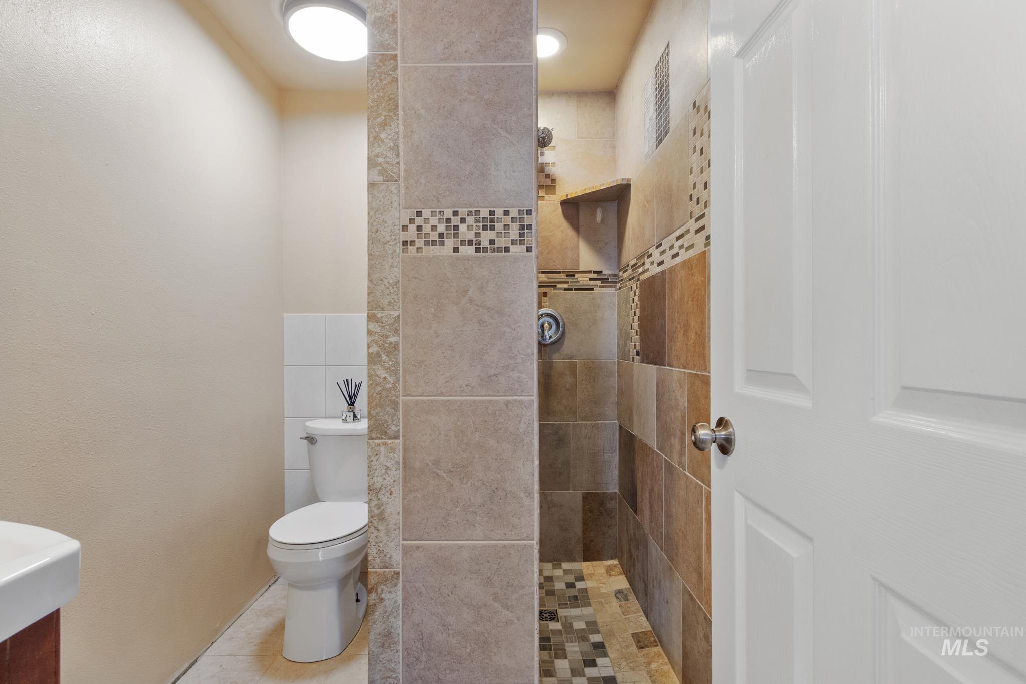 1720 N Aronmink Property Photo 36